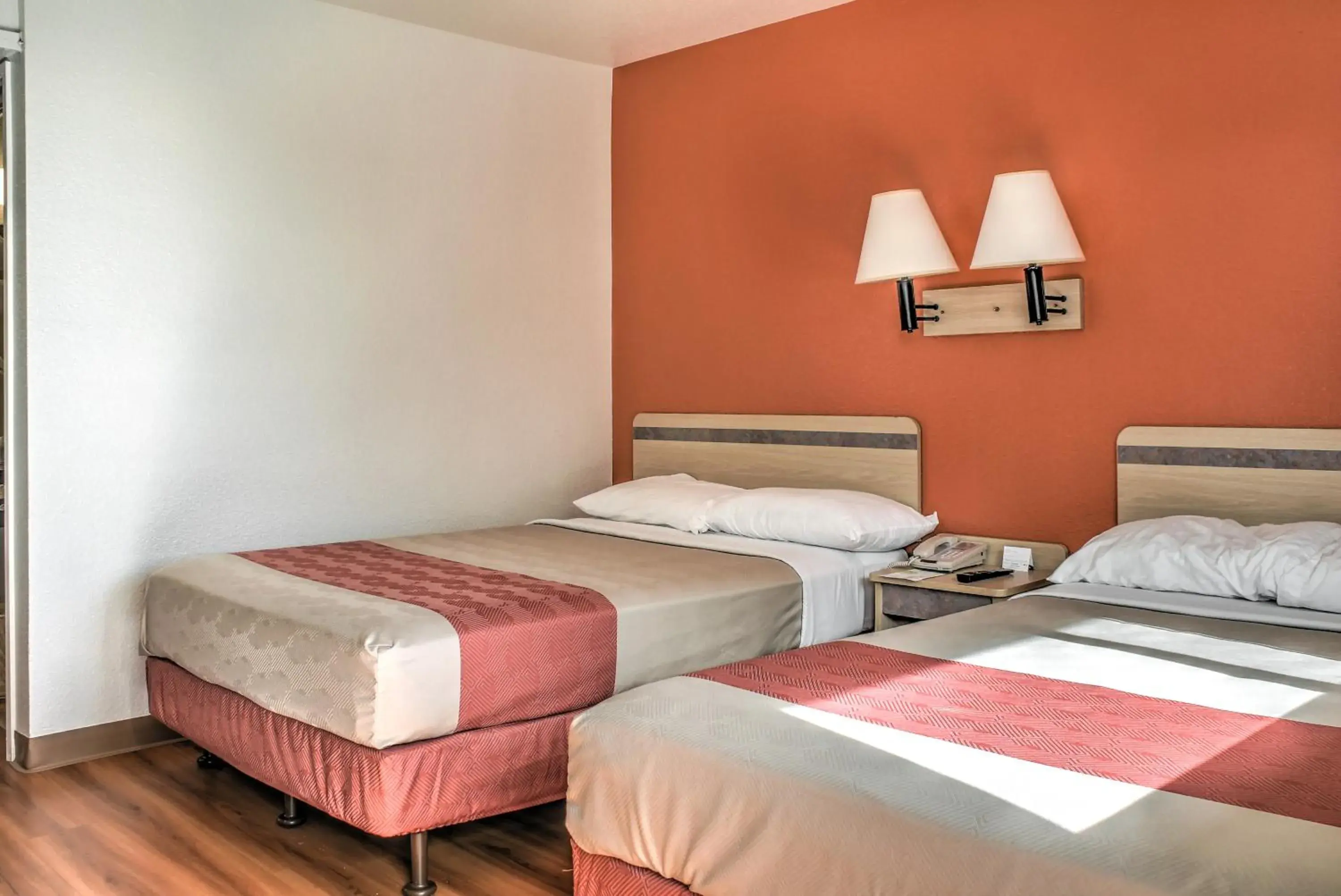 Quadruple Room in Motel 6-Mojave, CA Quadruple Room in Motel 6-Mojave, CA