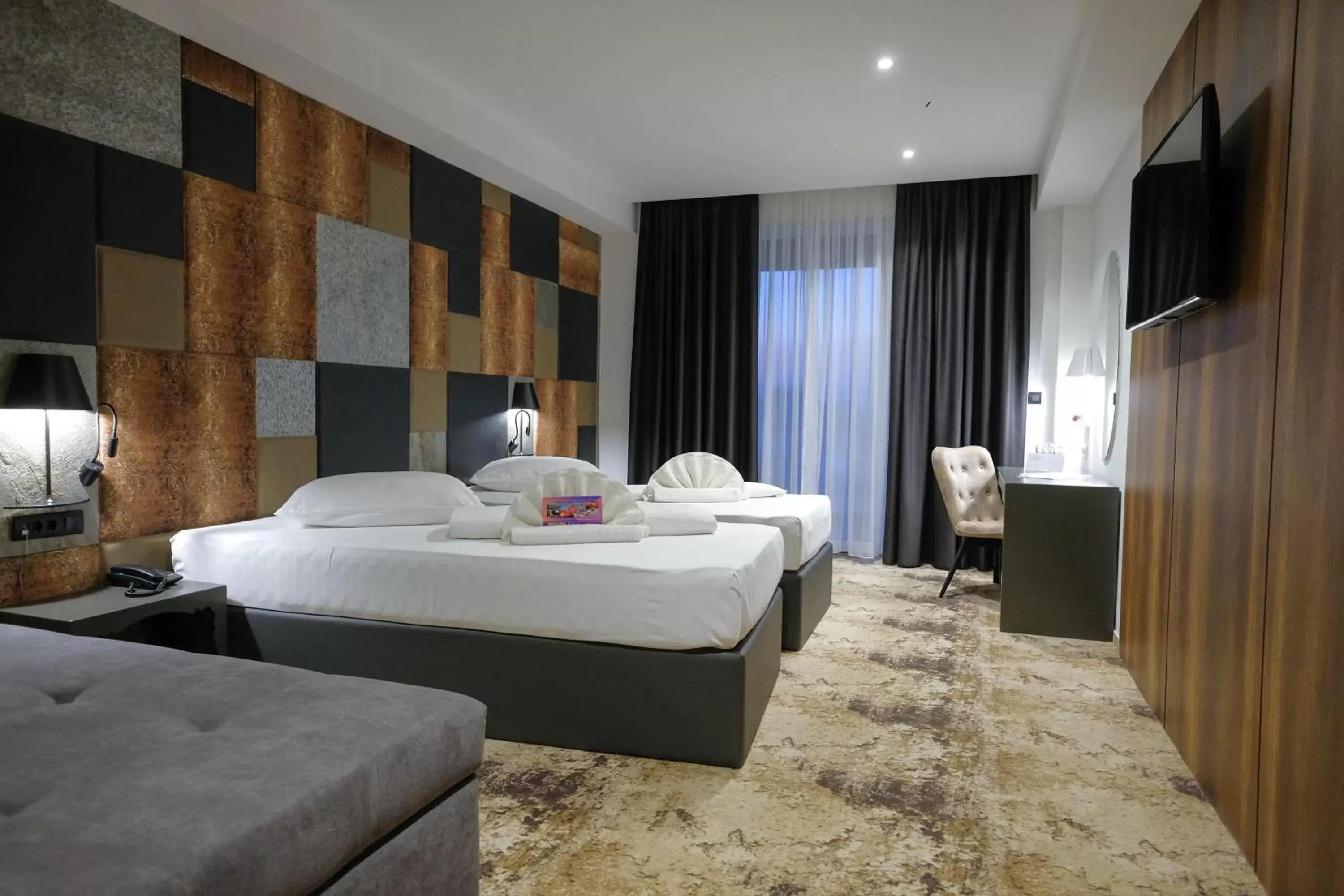 Deluxe Double Room in Hollywood Hotel Deluxe Double Room in Hollywood Hotel