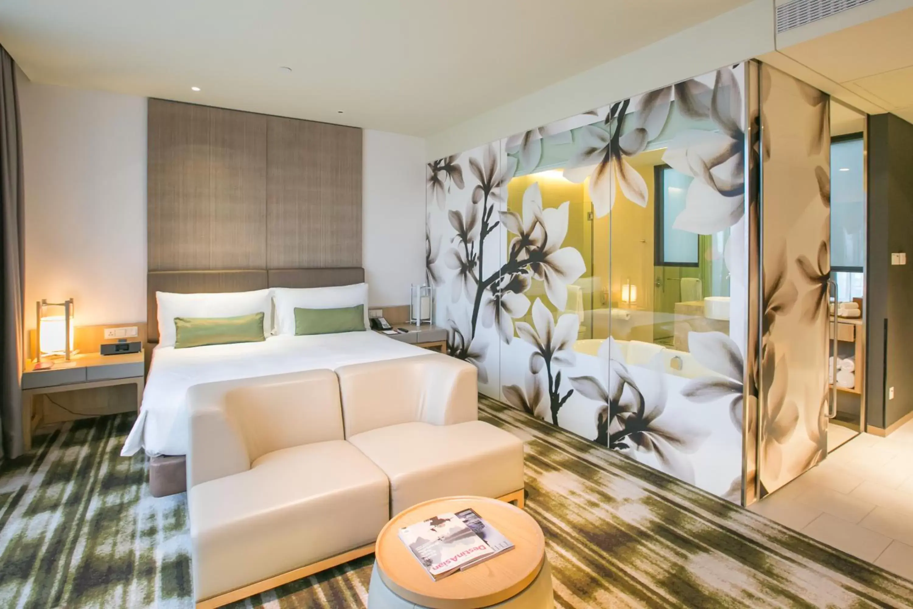 Standard King Room in Crowne Plaza Changi Airport by IHG Standard King Room in Crowne Plaza Changi Airport by IHG