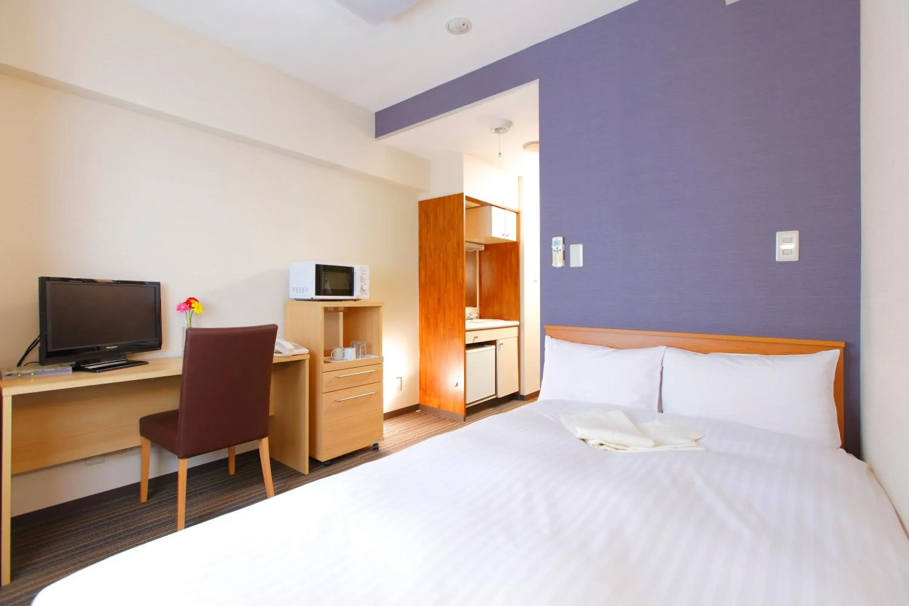 Superior Double Room with Small Double Bed - House Keeping is Optional with Additional Cost - Smoking in FLEXSTAY INN Ekoda Superior Double Room with Small Double Bed - House Keeping is Optional with Additional Cost - Smoking in FLEXSTAY INN Ekoda