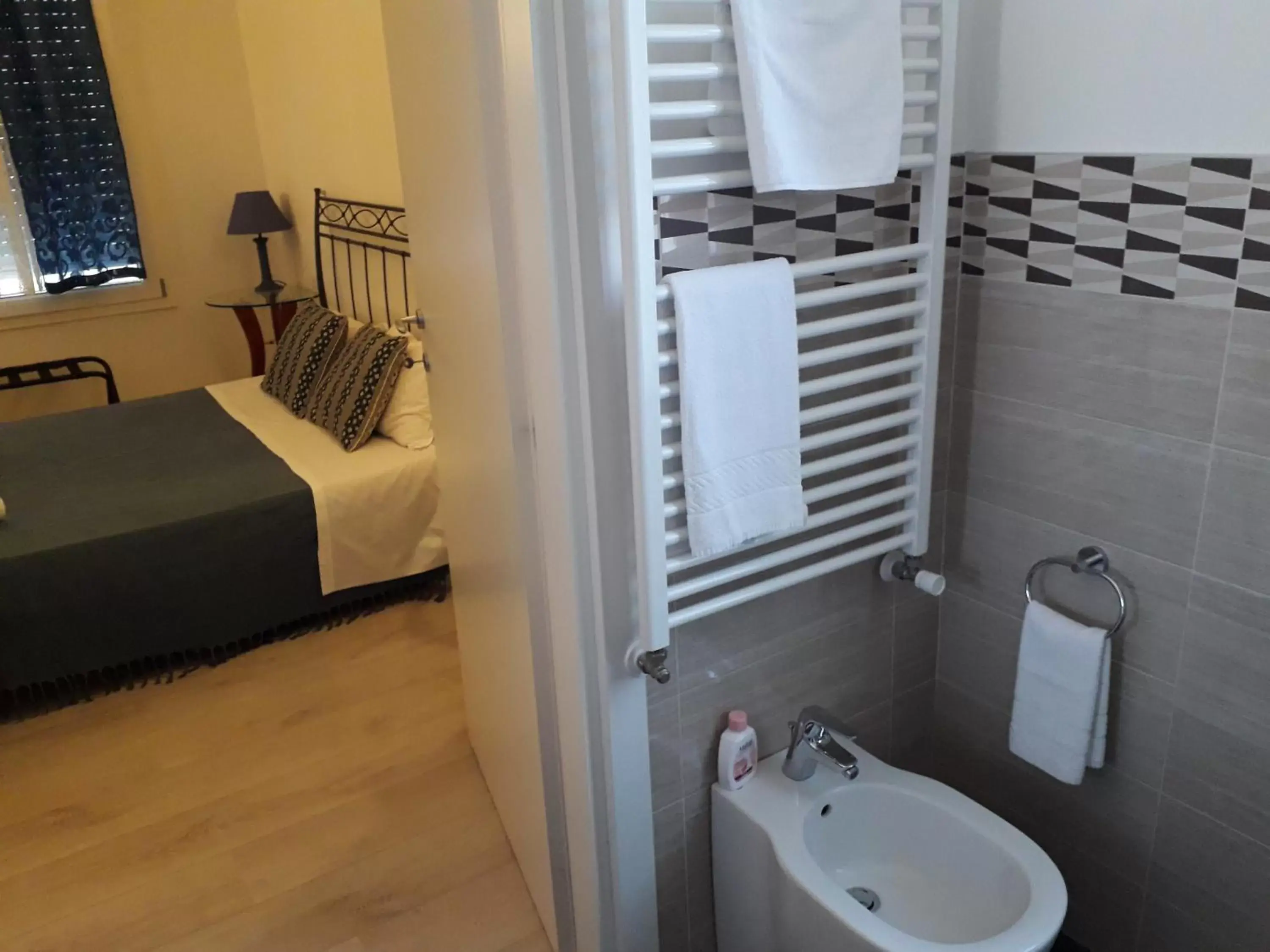Double Room with Internal Private Bathroom - single occupancy in Dafne B&B Double Room with Internal Private Bathroom - single occupancy in Dafne B&B