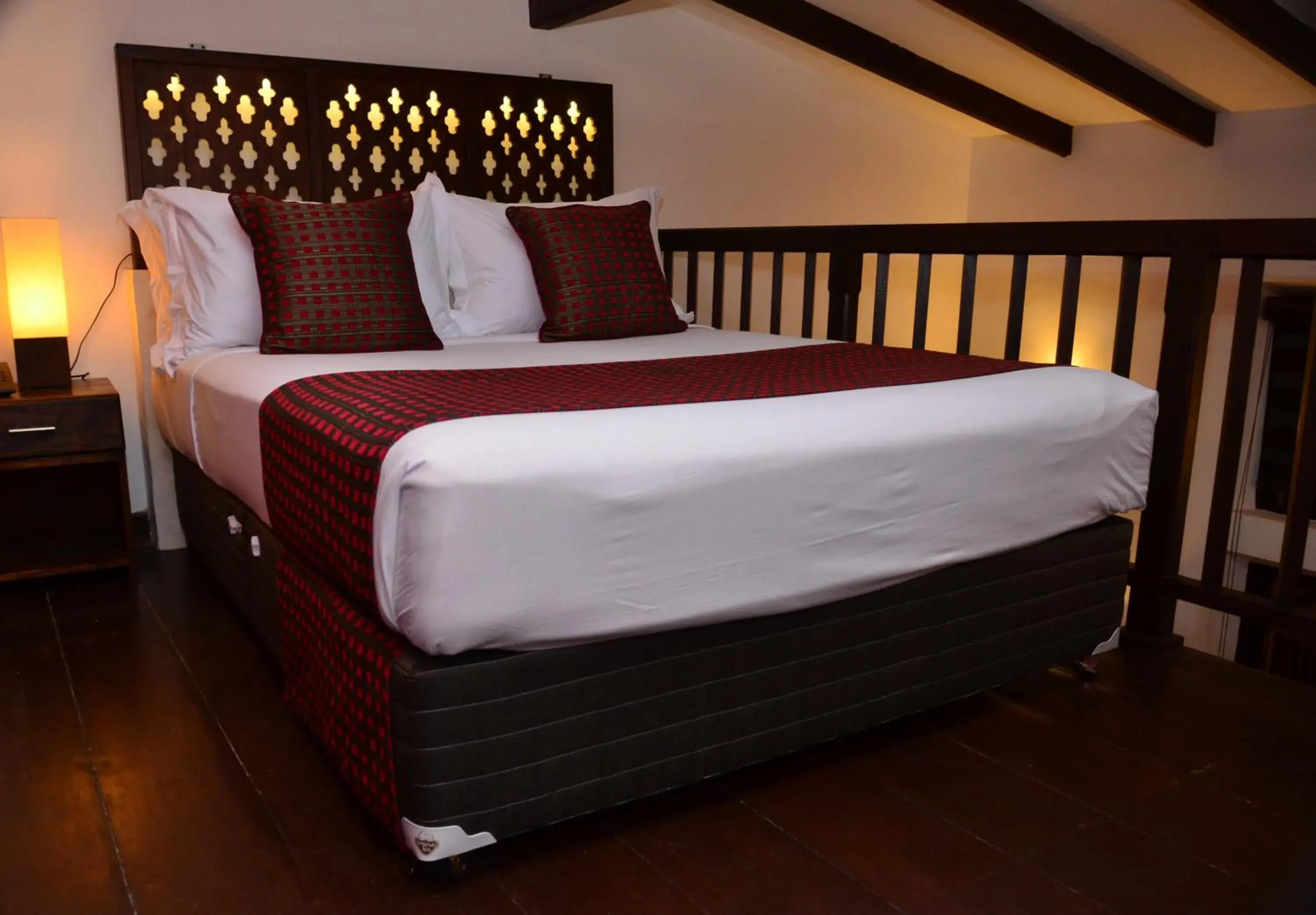 Standard Double Decker in 56 by Deco - Galle Fort Standard Double Decker in 56 by Deco - Galle Fort