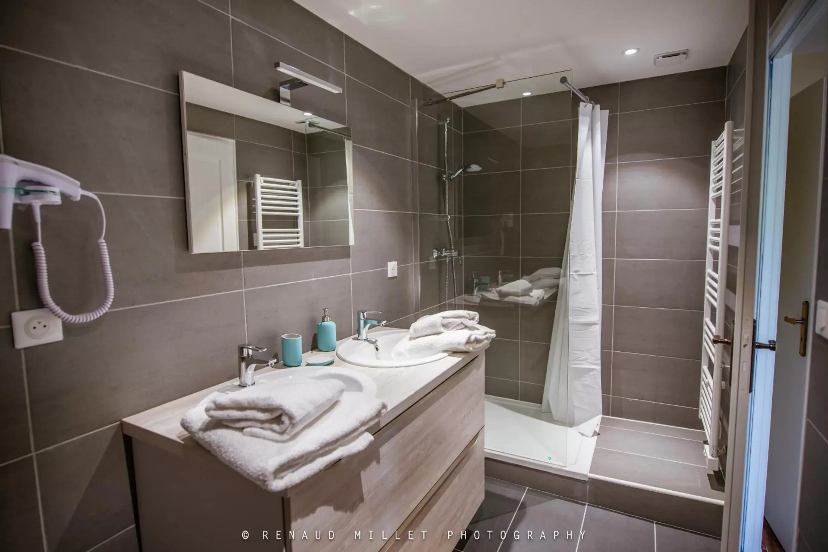 Two-Bedroom Suite in Le Moulin de Bois Coûtant Two-Bedroom Suite in Le Moulin de Bois Coûtant