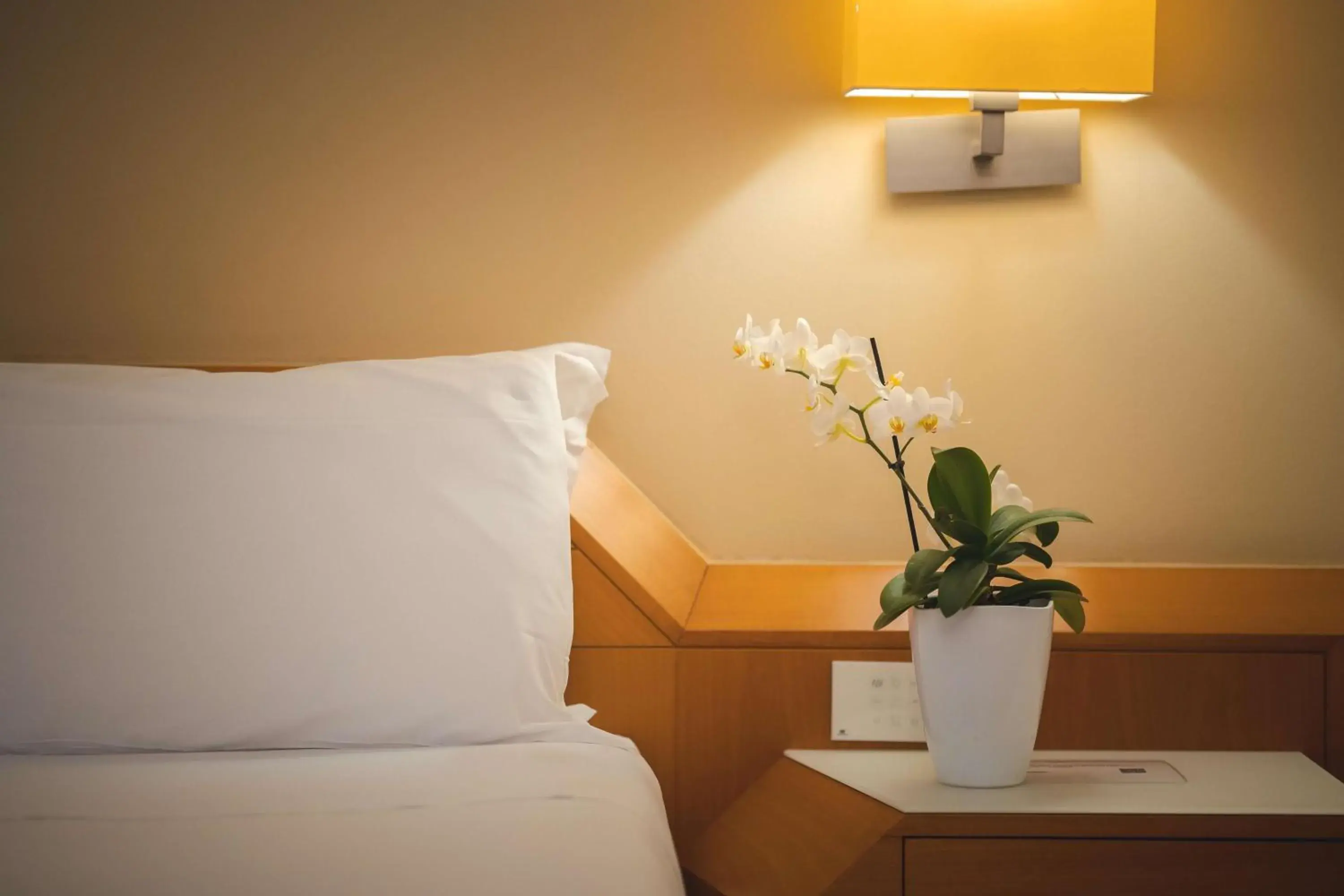 Standard Queen Room in Best Western Mirage Hotel Fiera Standard Queen Room in Best Western Mirage Hotel Fiera