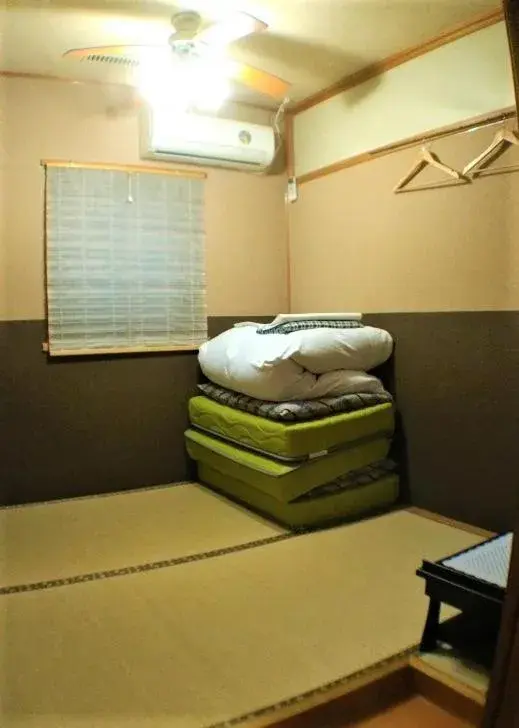 Female-Only Single Room with Shared Shower and Toilet in Dyeing and Hostel Nakashimaya - Female Only Female-Only Single Room with Shared Shower and Toilet in Dyeing and Hostel Nakashimaya - Female Only