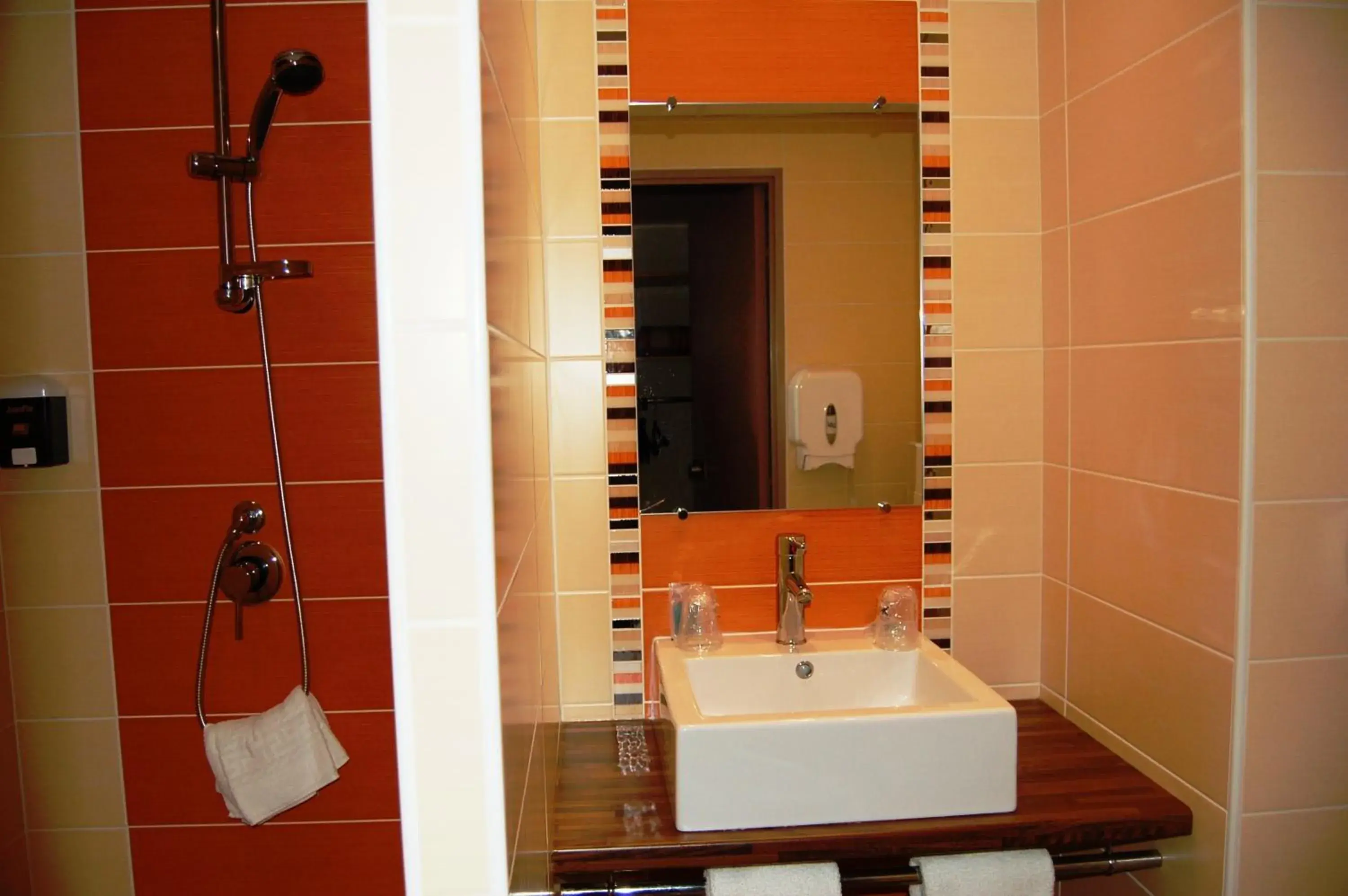 Privilege Double Room in Hôtel Cositel, CIT'HOTEL Coutances Privilege Double Room in Hôtel Cositel, CIT'HOTEL Coutances