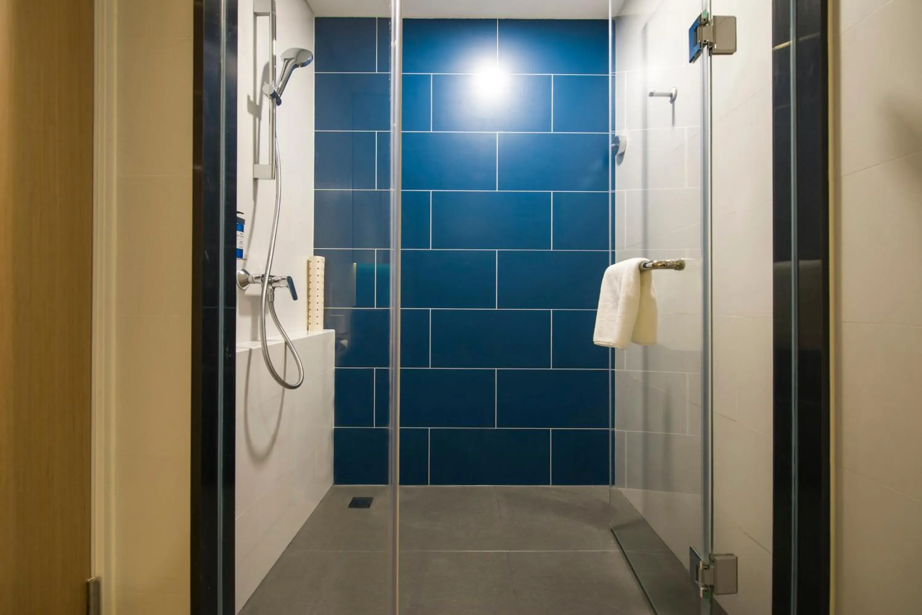 King Feature Room - Non-Smoking in Holiday Inn Express Foshan Beijiao, an IHG Hotel King Feature Room - Non-Smoking in Holiday Inn Express Foshan Beijiao, an IHG Hotel