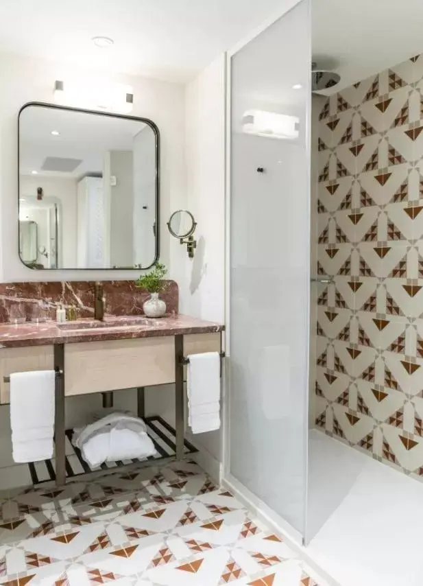 Superior Double or Twin Room with Sea View in Amadria Park Grand Hotel 4 Opatijska Cvijeta Superior Double or Twin Room with Sea View in Amadria Park Grand Hotel 4 Opatijska Cvijeta