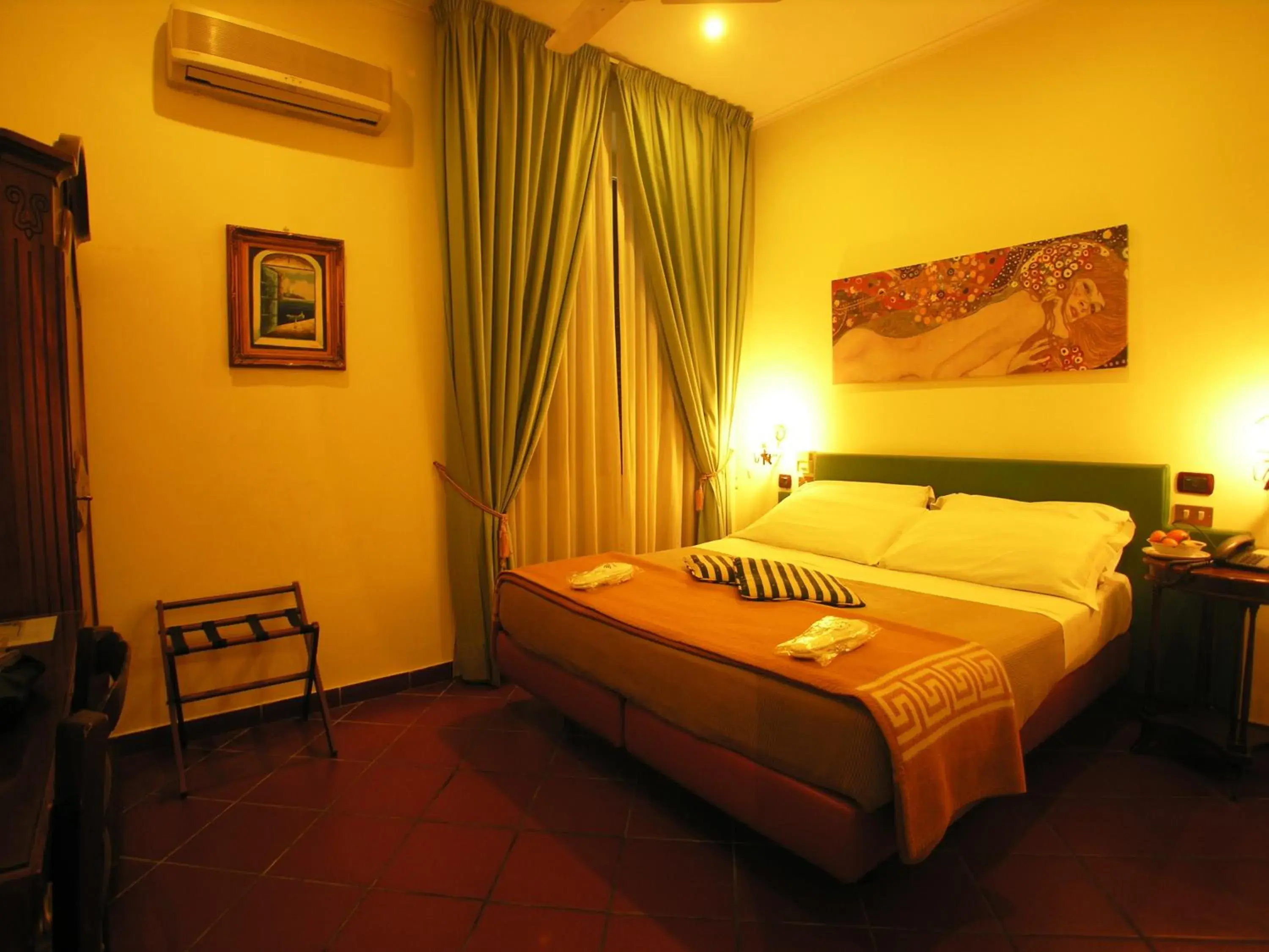 Comfort Double Room (1 Adult) in Hotel Toledo Comfort Double Room (1 Adult) in Hotel Toledo