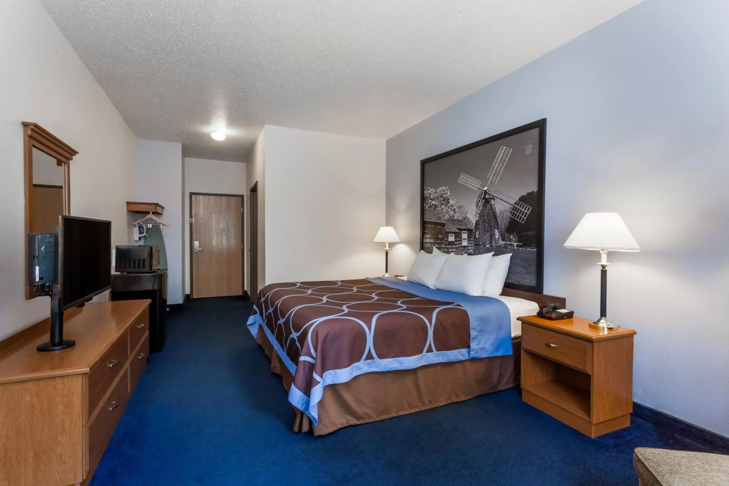 King Room - Non-Smoking in Super 8 by Wyndham Cobleskill NY King Room - Non-Smoking in Super 8 by Wyndham Cobleskill NY