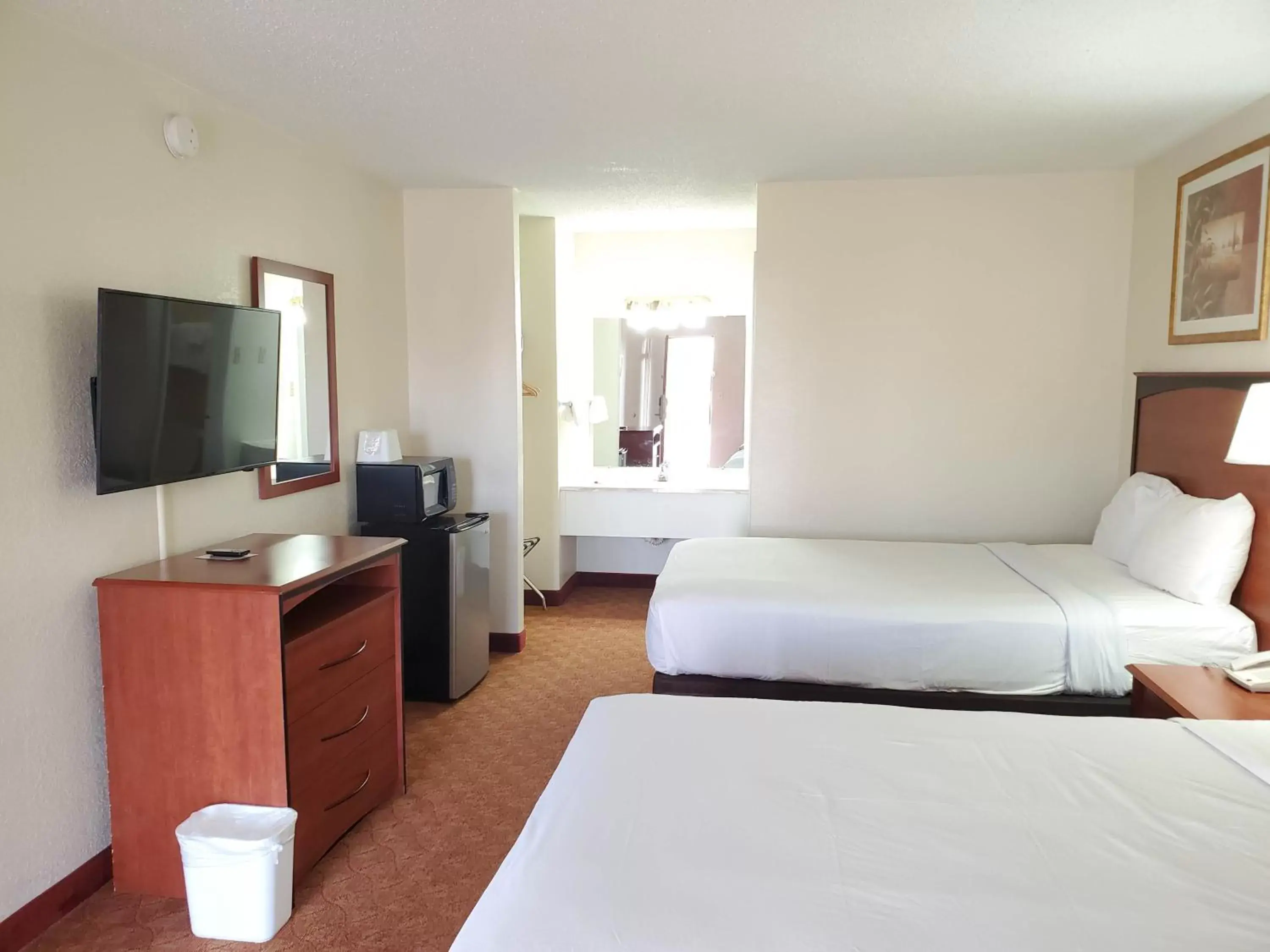 Quadruple Room - Non-Smoking in Motel 6 Shamrock TX Quadruple Room - Non-Smoking in Motel 6 Shamrock TX