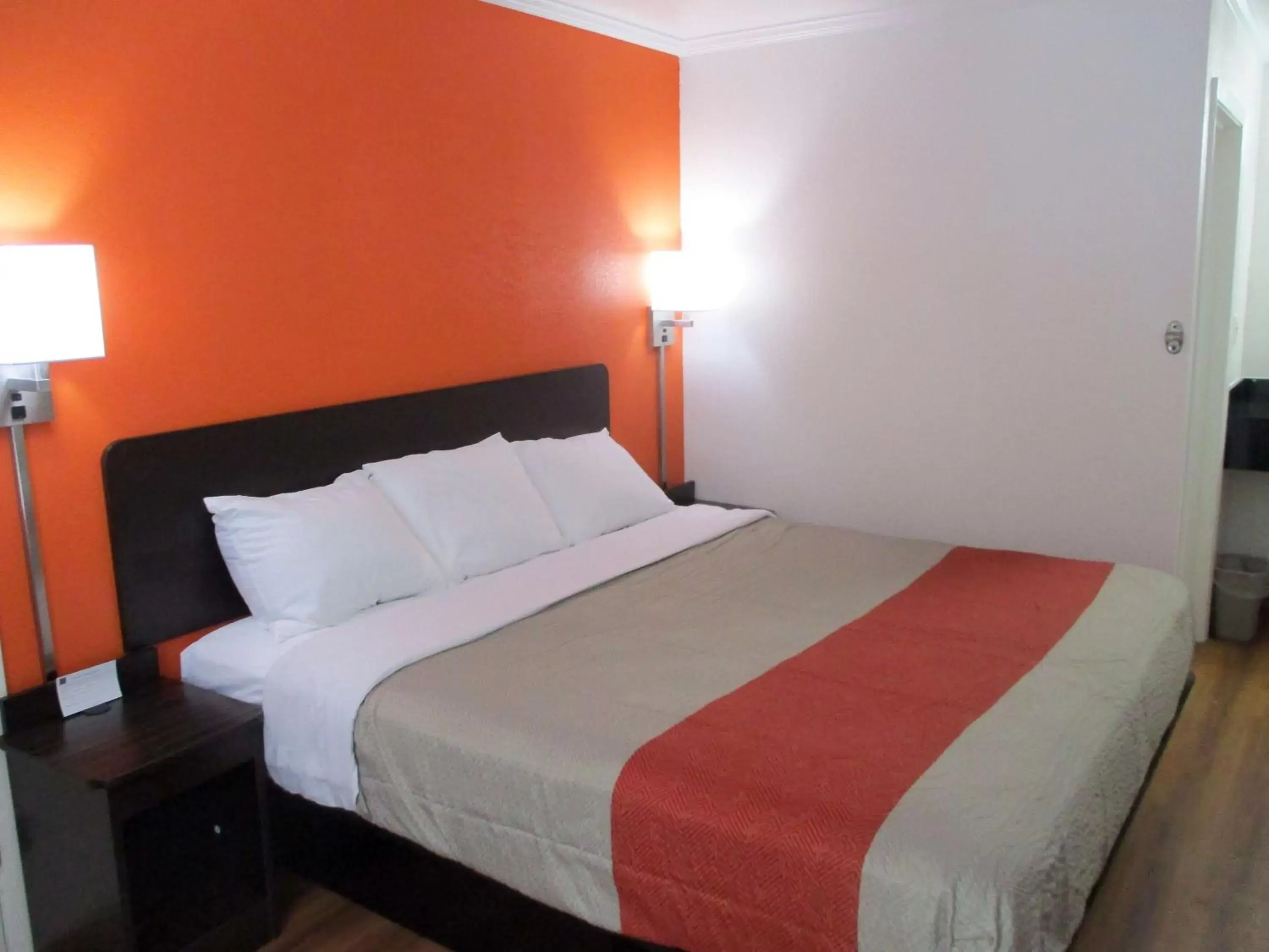 King Room - Disability Access - Non-Smoking in Motel 6-Bay Minette, AL King Room - Disability Access - Non-Smoking in Motel 6-Bay Minette, AL