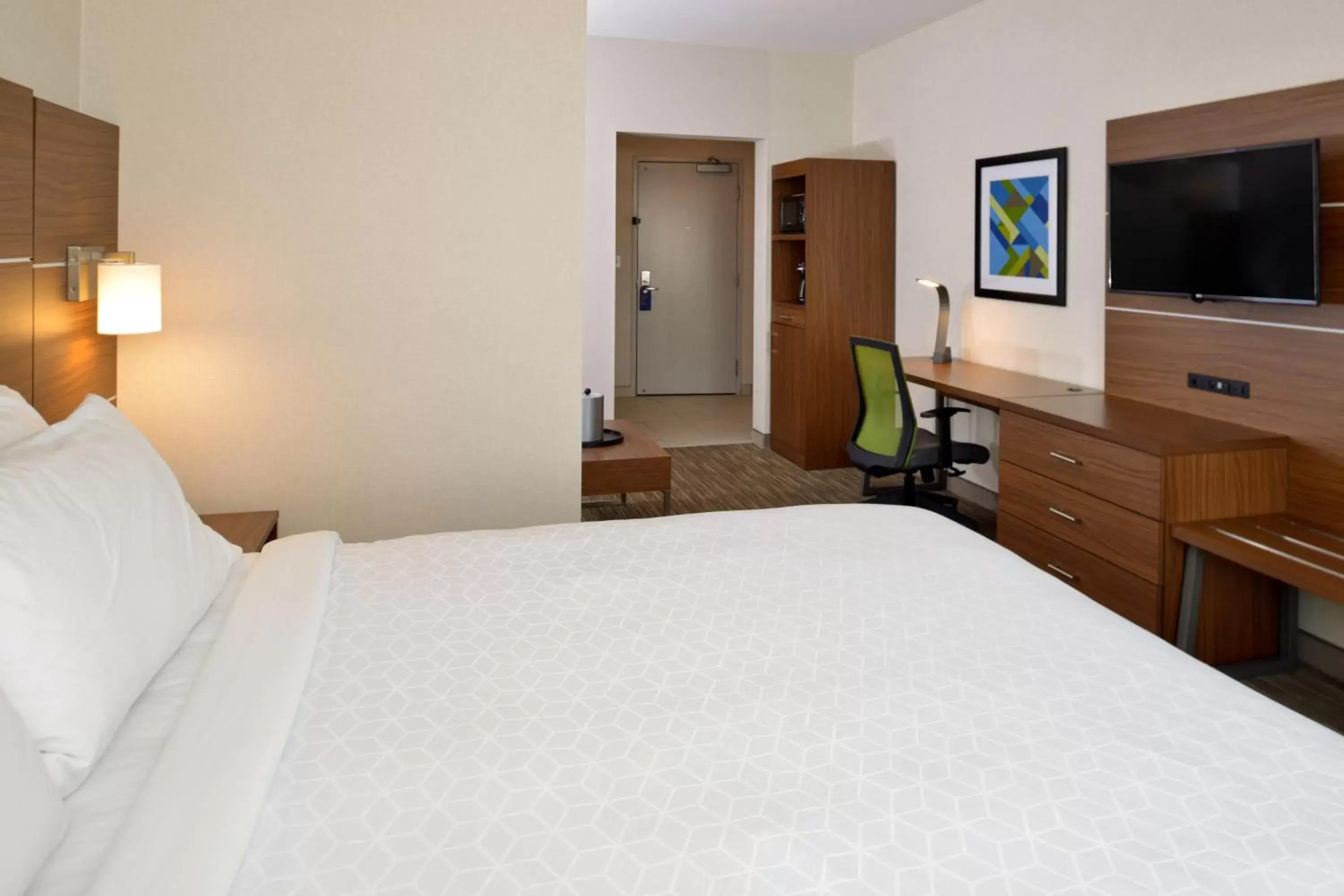 Standard King Room in Holiday Inn Express Lodi by IHG Standard King Room in Holiday Inn Express Lodi by IHG