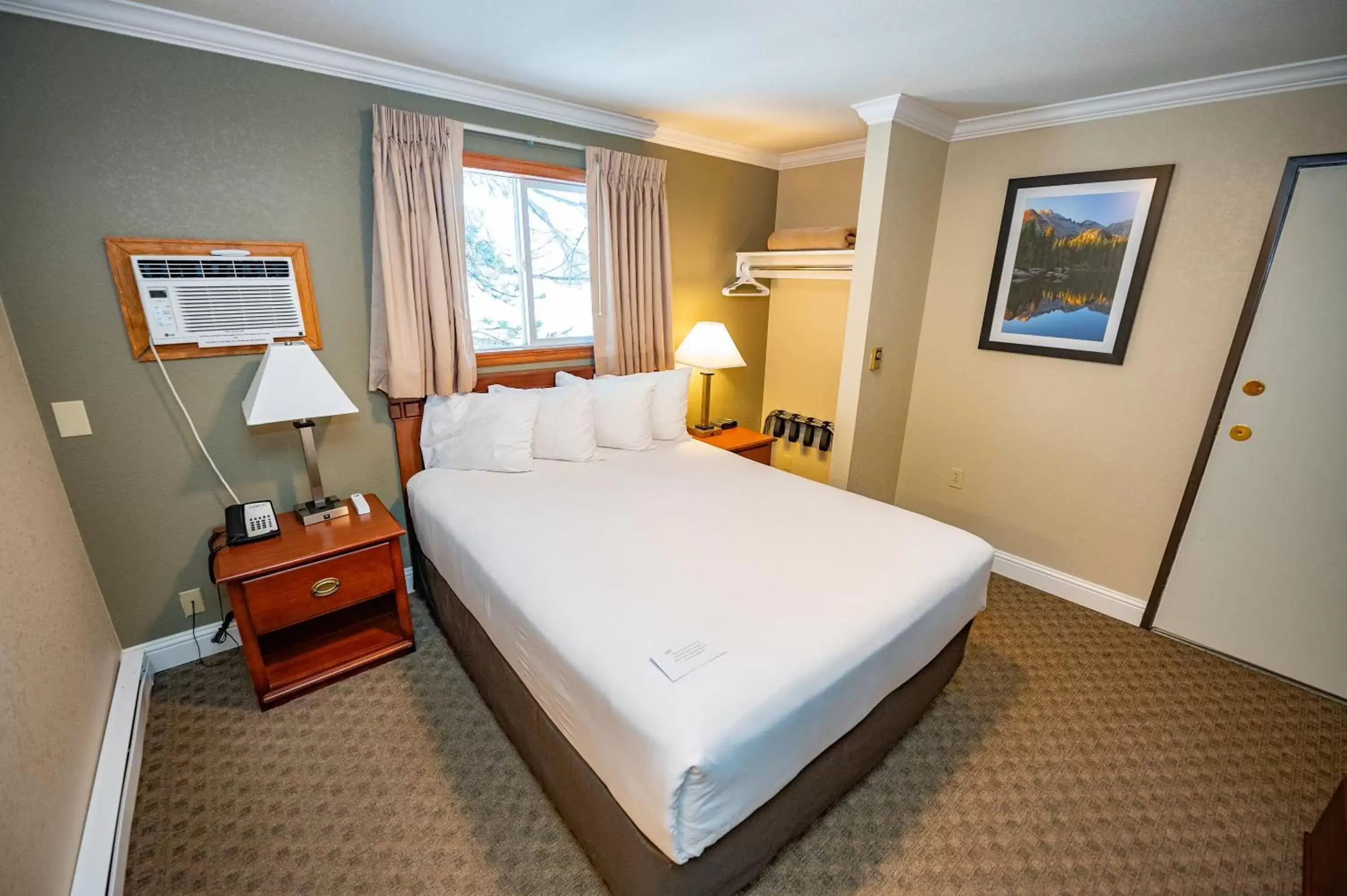 One-Bedroom Queen Suite in Blue Door Inn One-Bedroom Queen Suite in Blue Door Inn