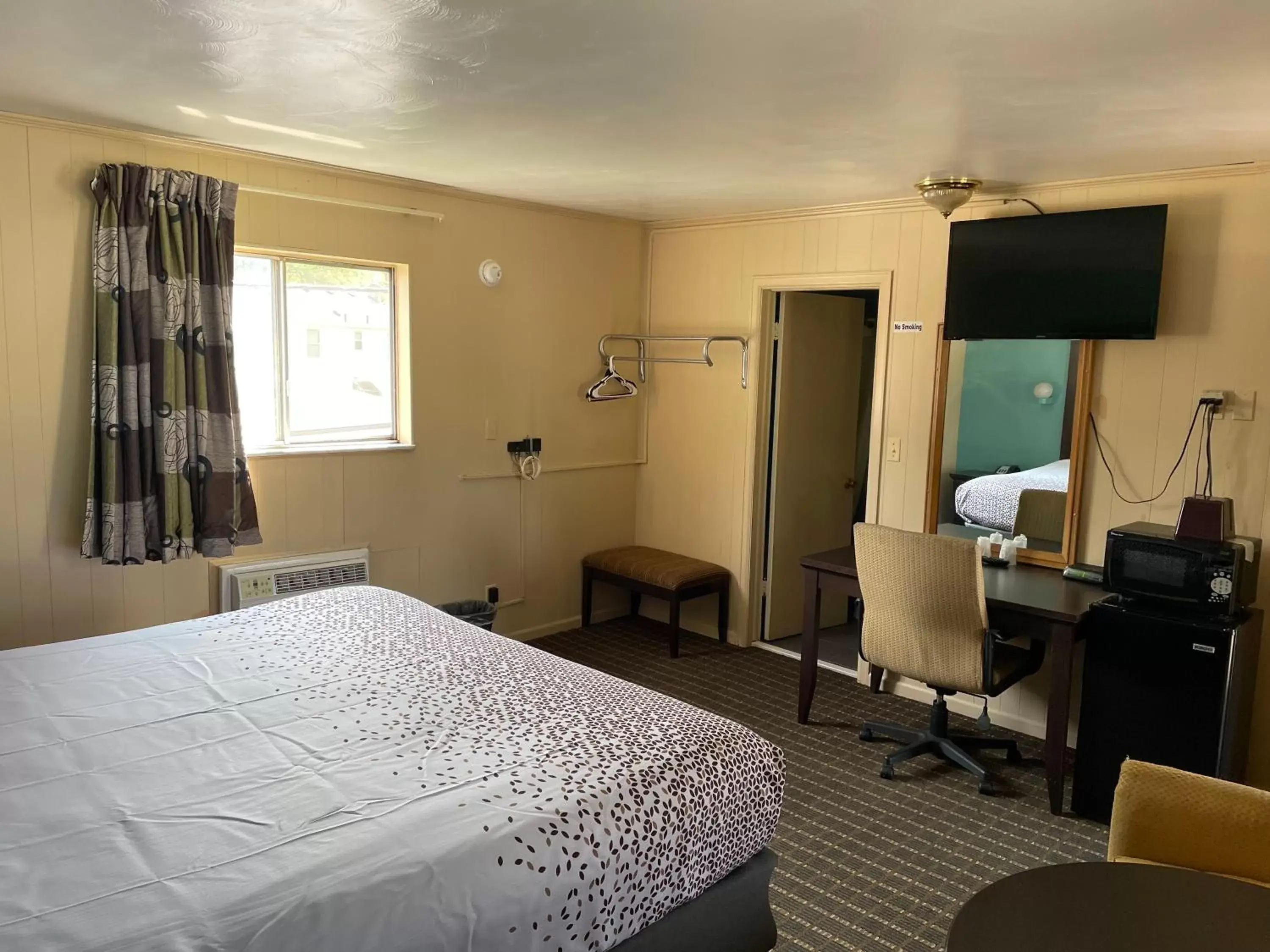 Deluxe King Suite in Best Motel Deluxe King Suite in Best Motel