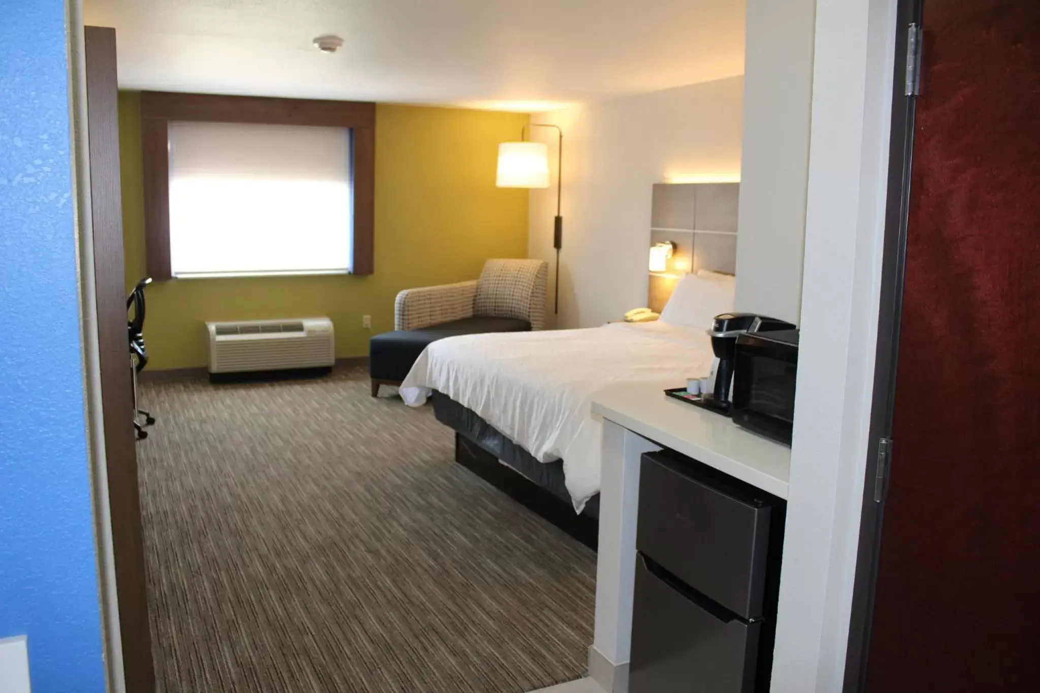 Executive King Room in Holiday Inn Express Ponca City, an IHG Hotel Executive King Room in Holiday Inn Express Ponca City, an IHG Hotel