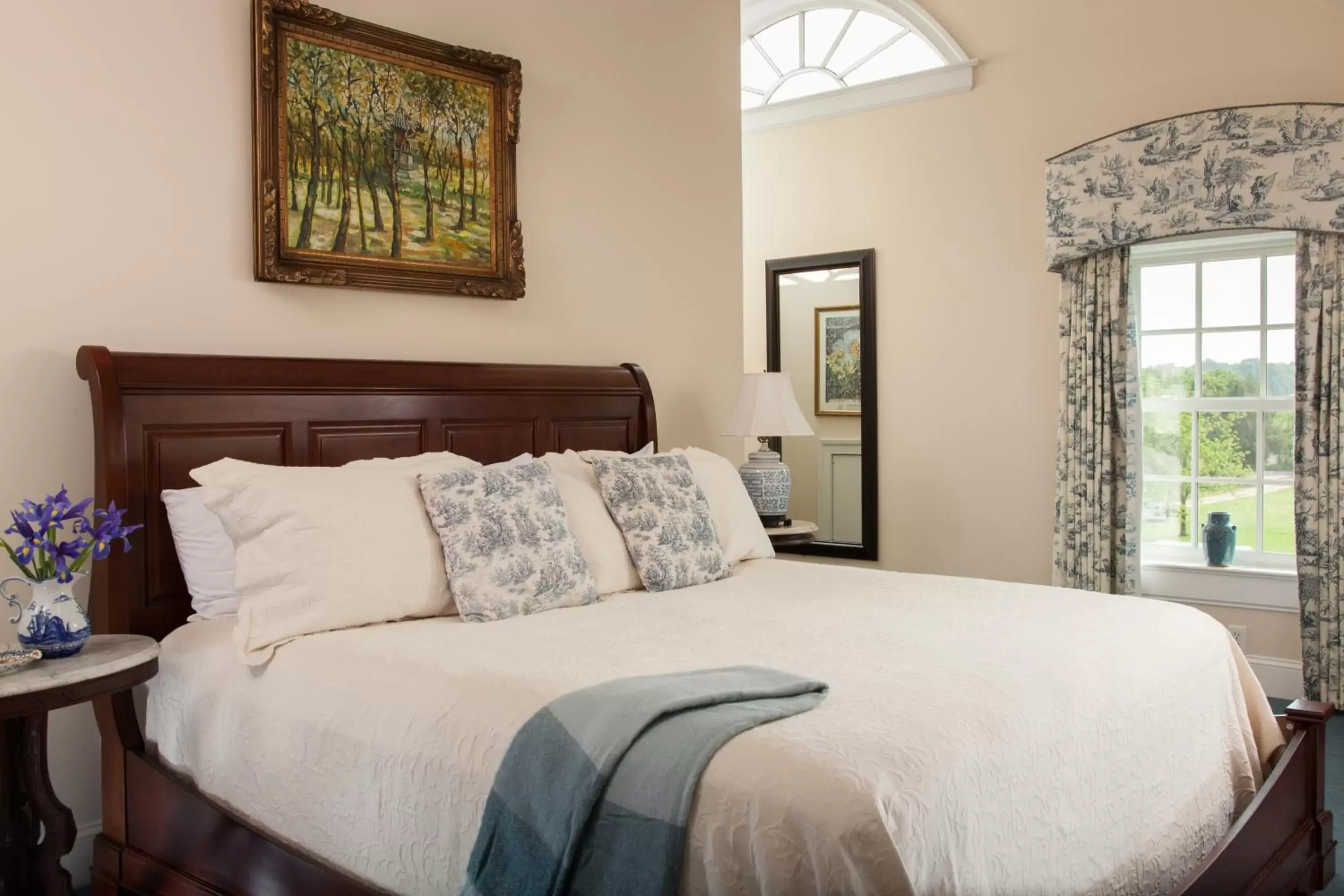 Deluxe King Suite in Inn at Warner Hall Deluxe King Suite in Inn at Warner Hall