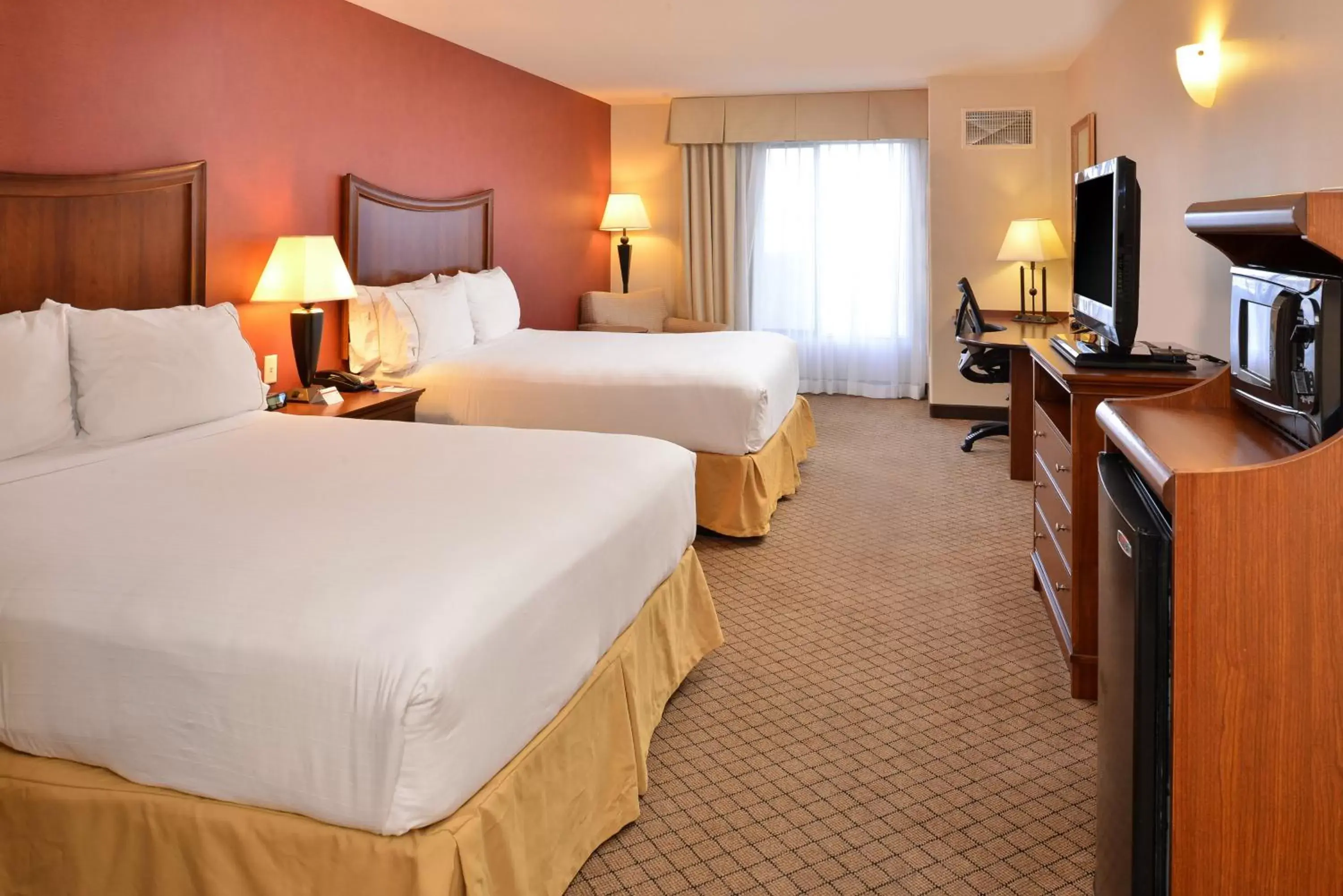 Queen Room with Two Queen Beds in Holiday Inn Express Hotel & Suites Lincoln-Roseville Area, an IHG Hotel Queen Room with Two Queen Beds in Holiday Inn Express Hotel & Suites Lincoln-Roseville Area, an IHG Hotel