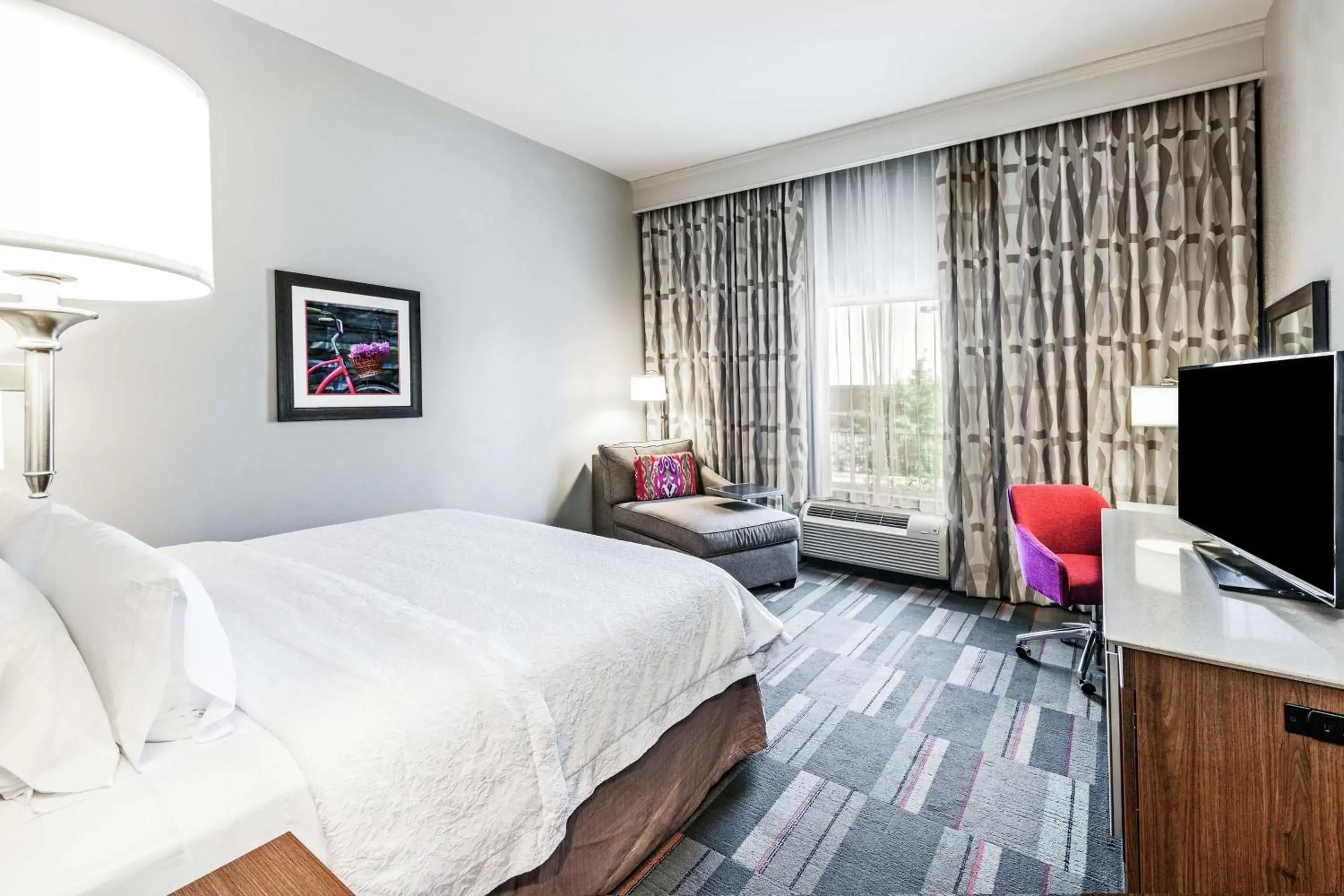 King Room - Hearing Access/Non-Smoking in Hampton Inn North Little Rock McCain Mall, AR King Room - Hearing Access/Non-Smoking in Hampton Inn North Little Rock McCain Mall, AR