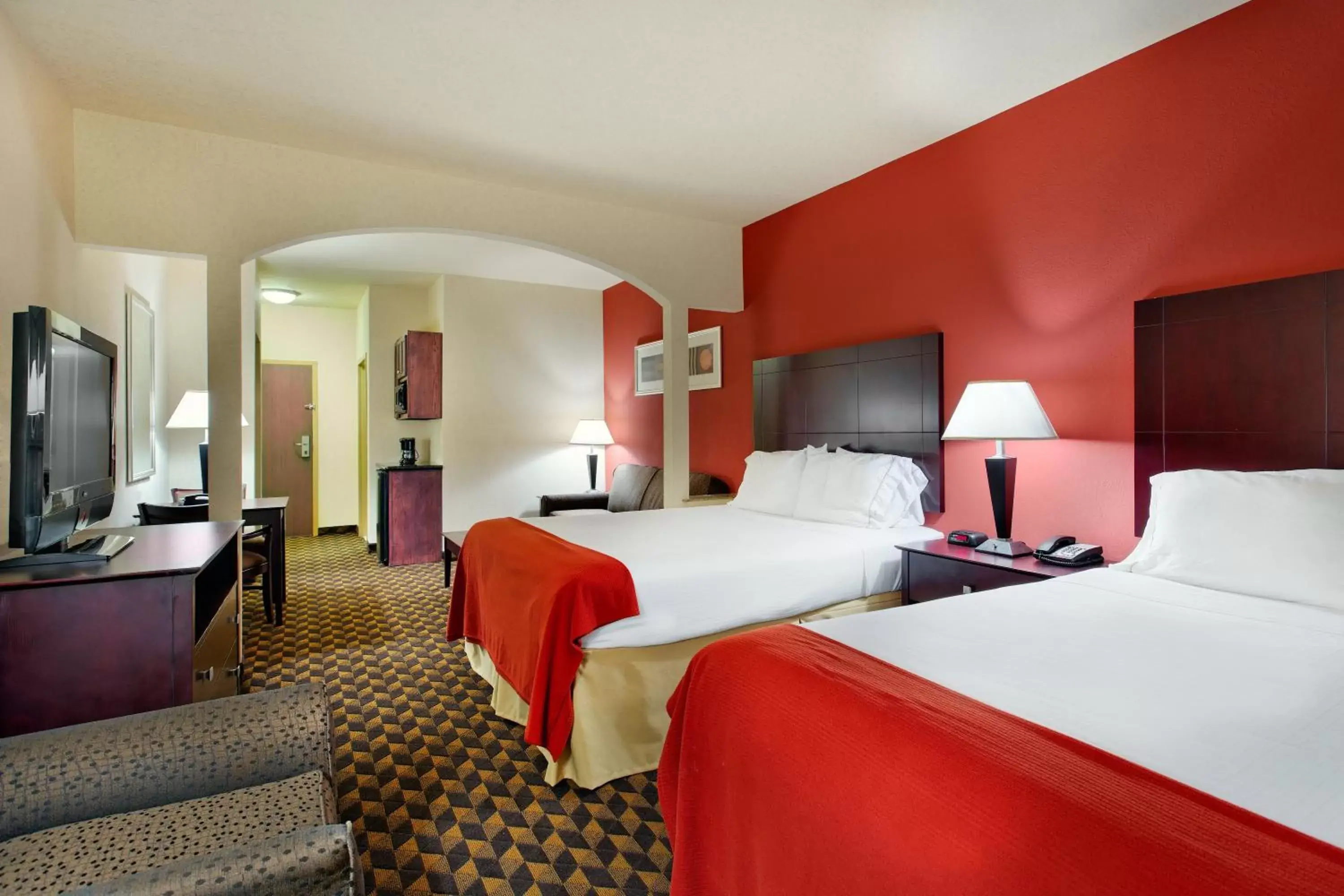 Standard Queen Room with Two Queen Beds - Communications Accessible in Holiday Inn Express & Suites Malvern, an IHG Hotel Standard Queen Room with Two Queen Beds - Communications Accessible in Holiday Inn Express & Suites Malvern, an IHG Hotel