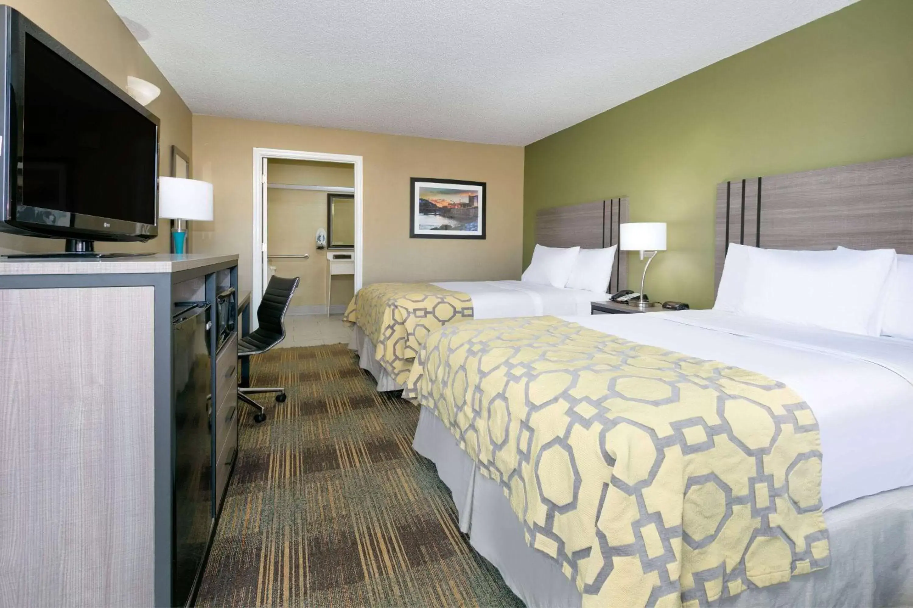 Double Room with Two Double Beds - Disability Access/Non-Smoking in Baymont by Wyndham Prattville - Montgomery Double Room with Two Double Beds - Disability Access/Non-Smoking in Baymont by Wyndham Prattville - Montgomery