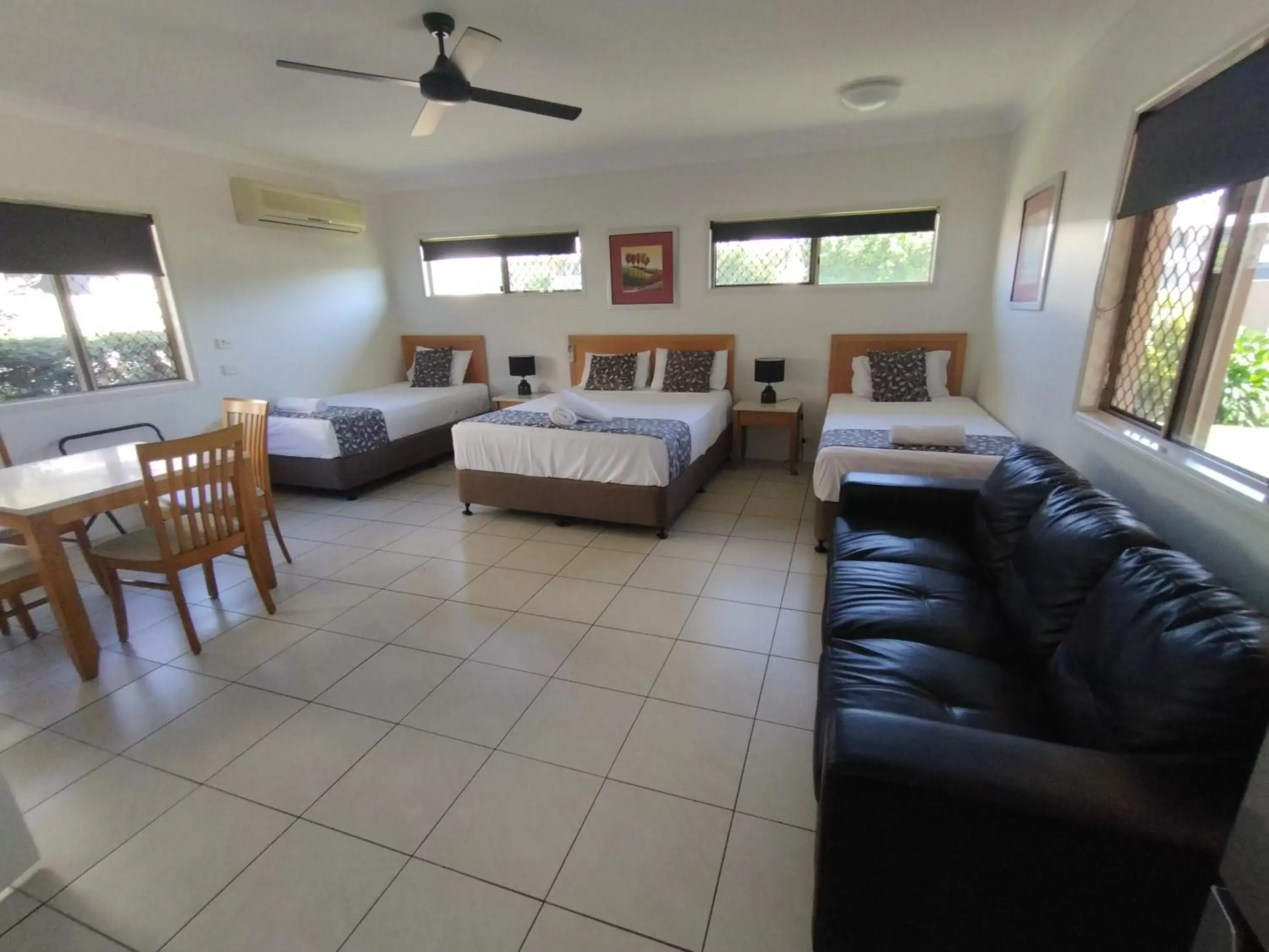 Executive Family Room in Cascade Motel In Townsville Executive Family Room in Cascade Motel In Townsville