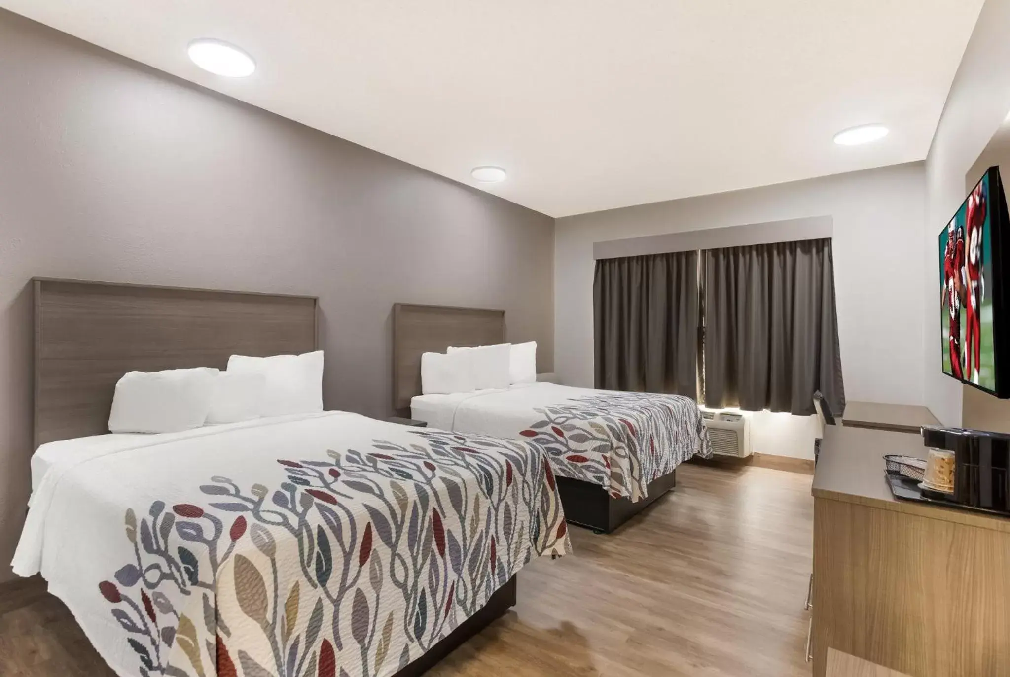 Deluxe Room with Two Queen Beds Non-Smoking in Red Roof Inn & Suites Corbin Deluxe Room with Two Queen Beds Non-Smoking in Red Roof Inn & Suites Corbin