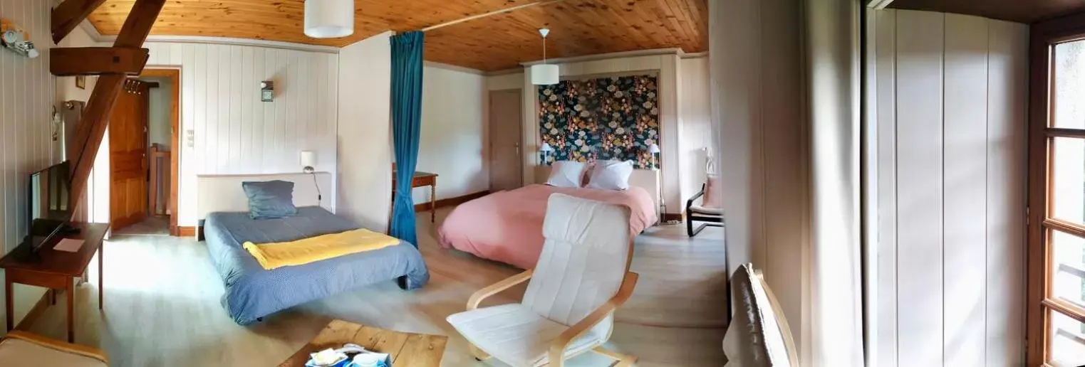 Family Room with Private Bathroom in Le Clos Fleuri Family Room with Private Bathroom in Le Clos Fleuri