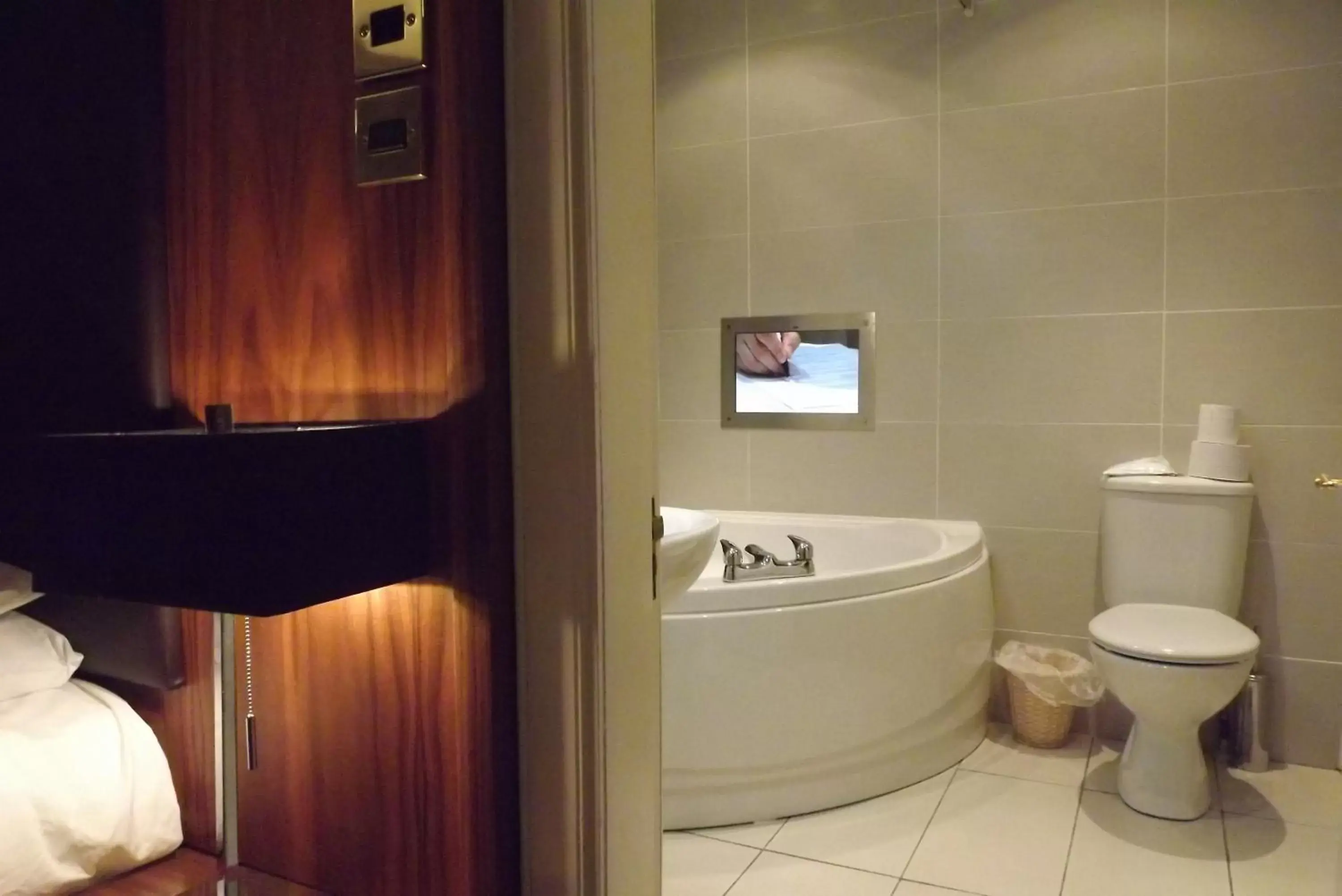 Double Room with Corner Bath/Shower in Glazert Country House Hotel Double Room with Corner Bath/Shower in Glazert Country House Hotel