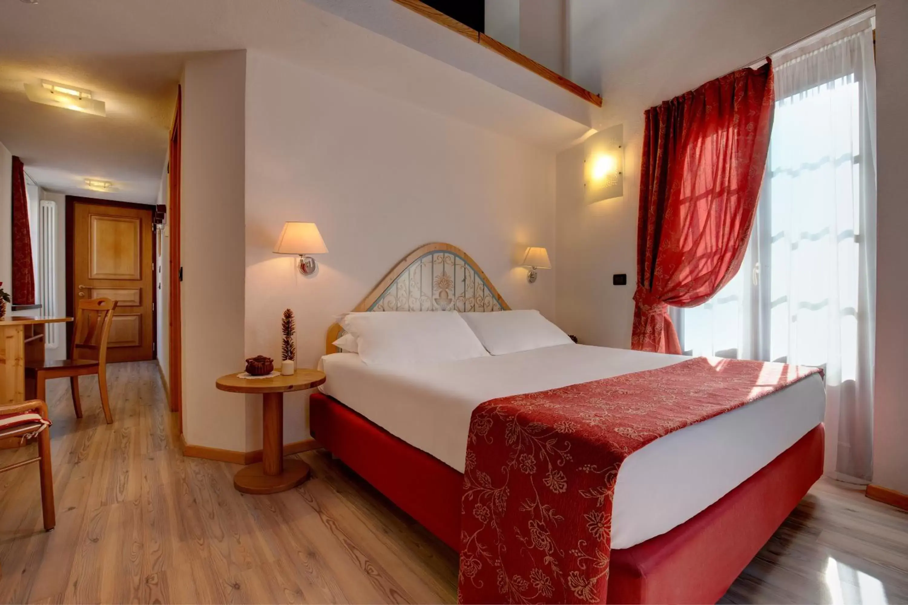 Superior Double Room in iH Hotels Courmayeur Mont Blanc Superior Double Room in iH Hotels Courmayeur Mont Blanc