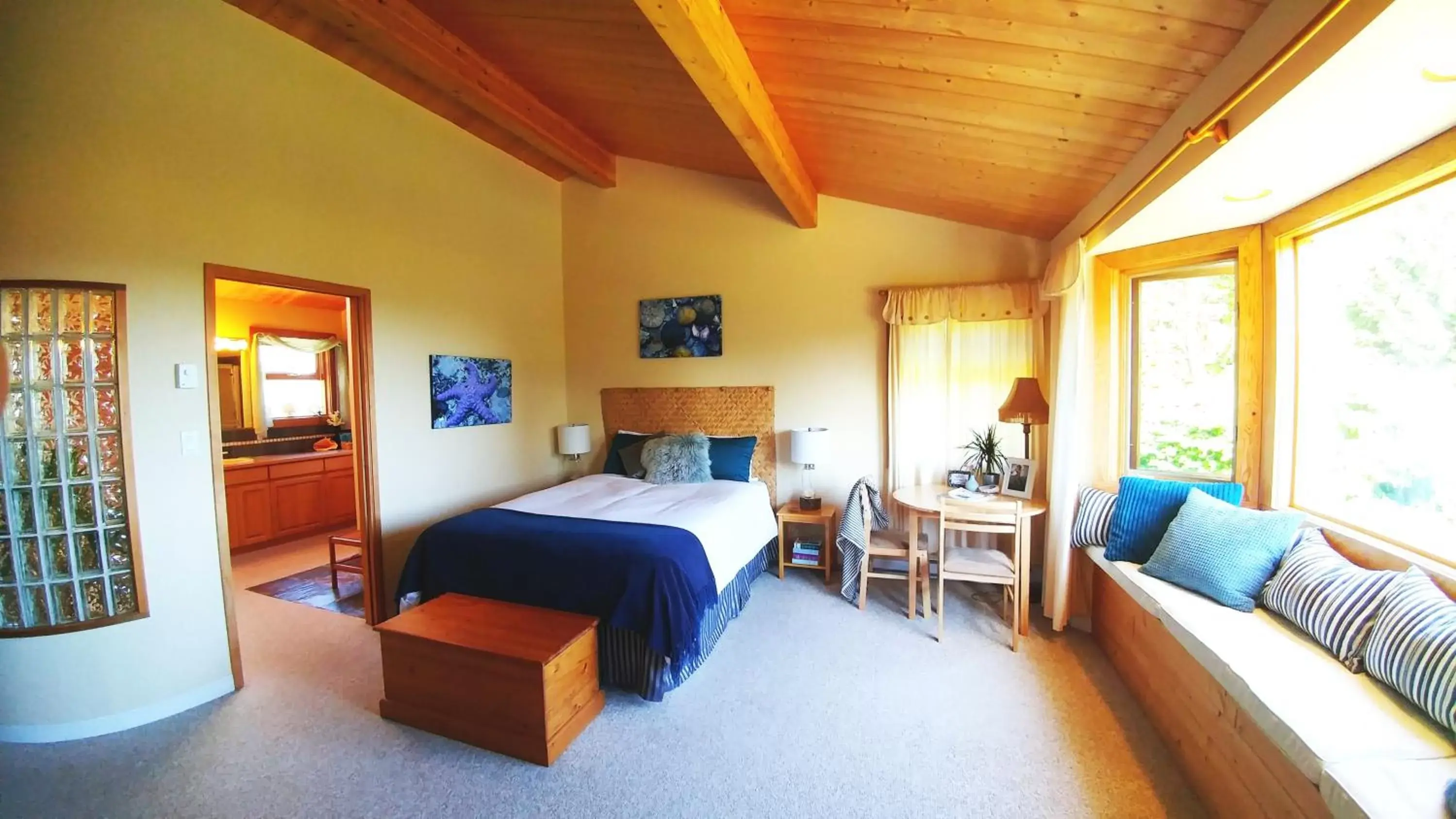 Queen Room with Sea View in Secret Beach B&B Suites Queen Room with Sea View in Secret Beach B&B Suites