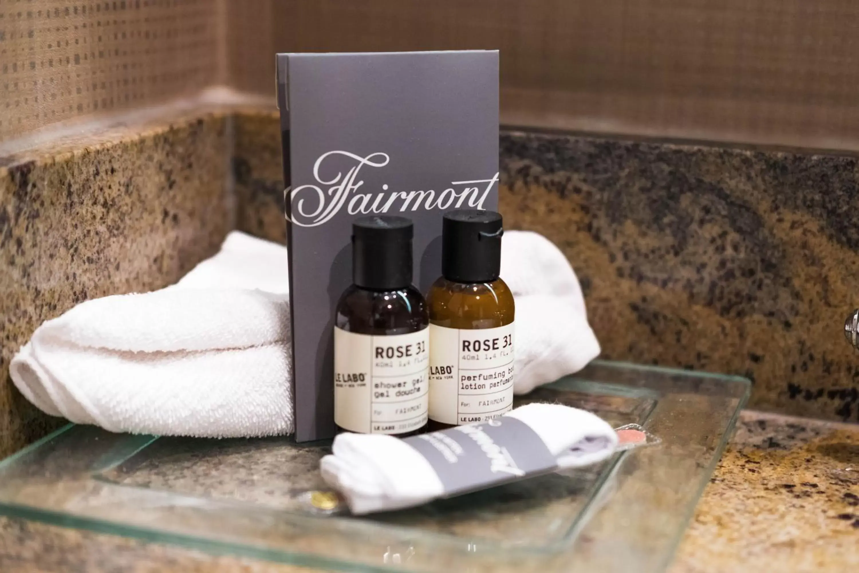 Queen Room with City View in Fairmont Winnipeg Queen Room with City View in Fairmont Winnipeg