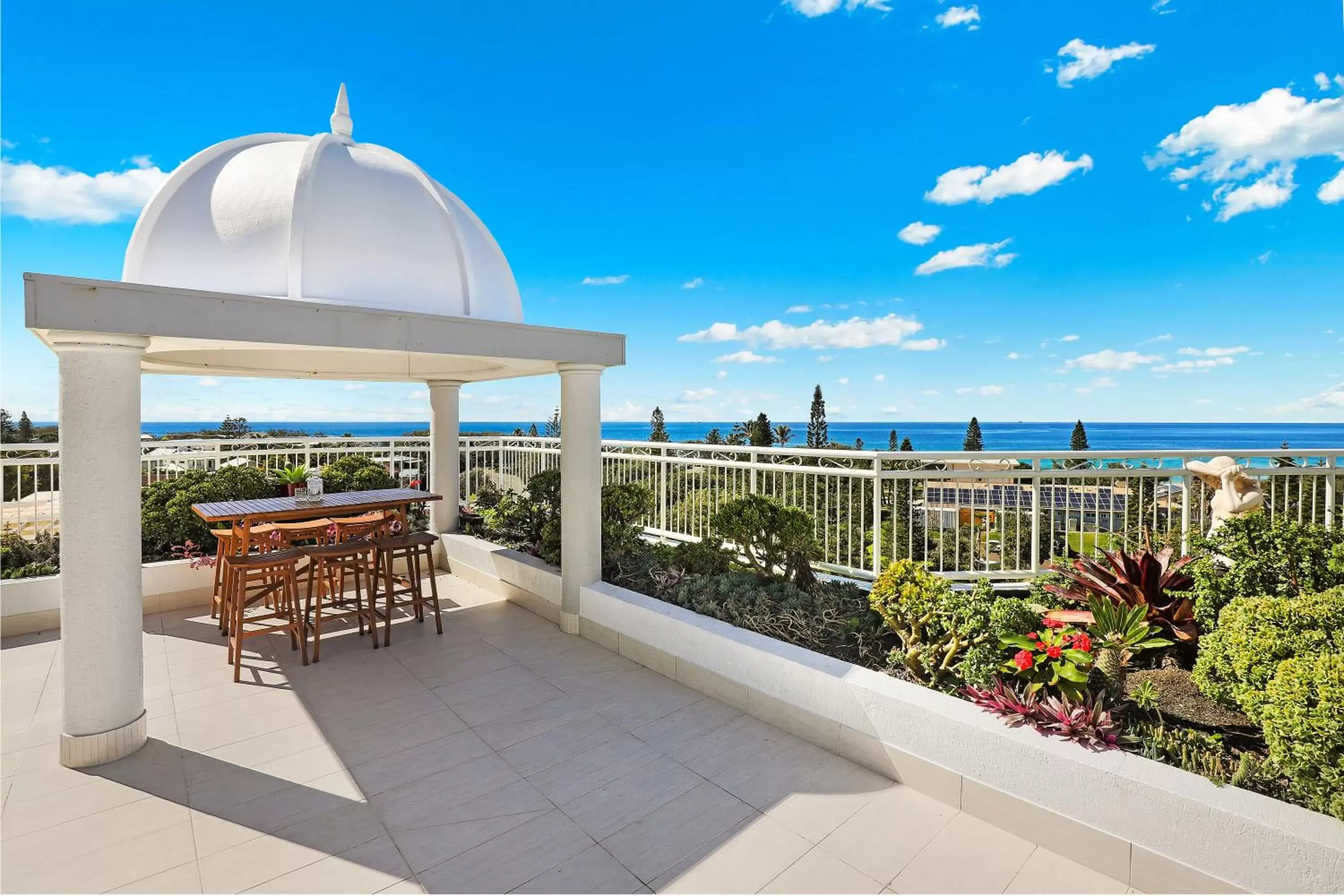 Three-Bedroom Apartment - Penthouse in Beachside Resort Kawana Waters Three-Bedroom Apartment - Penthouse in Beachside Resort Kawana Waters