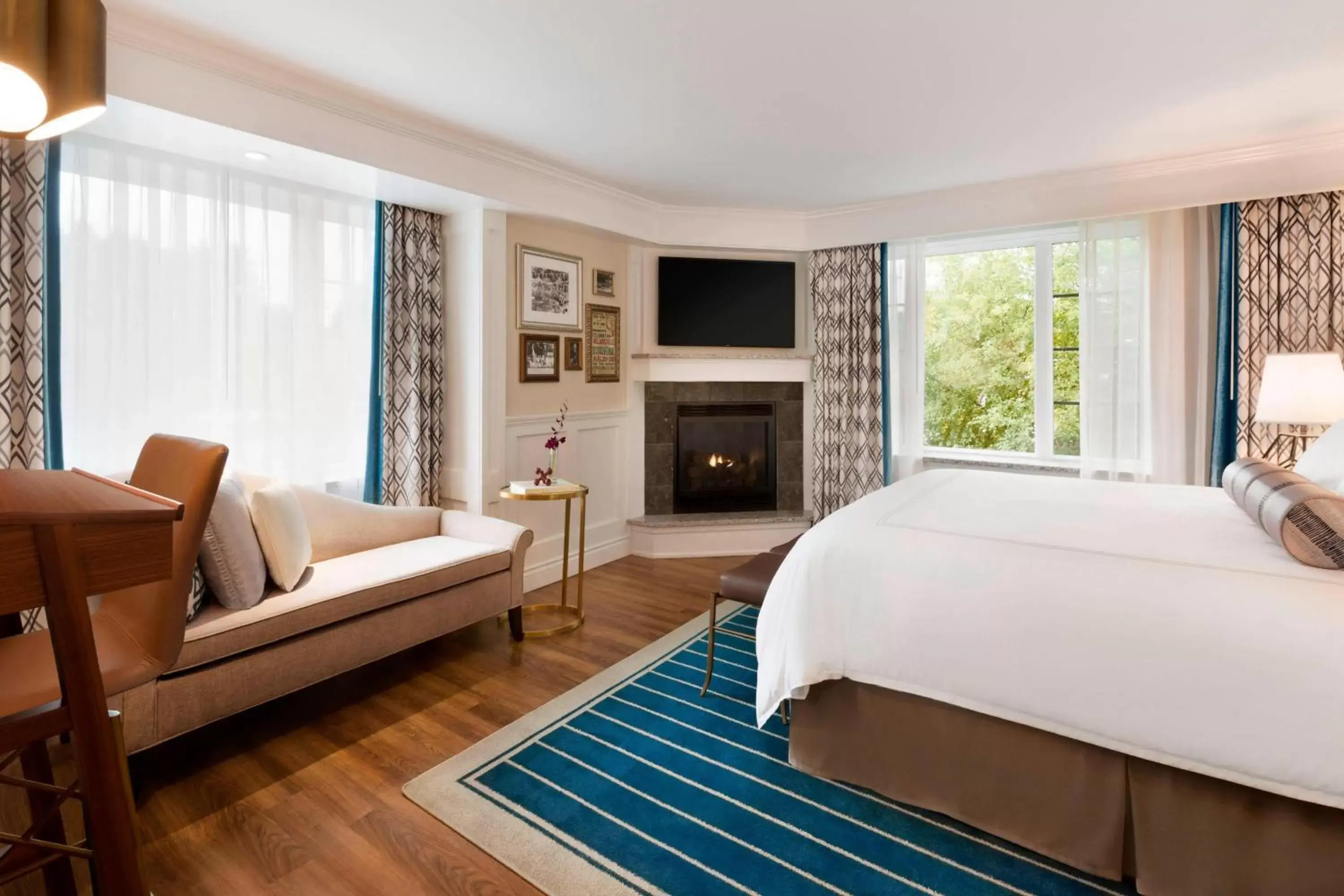 King Suite in Reikart House Buffalo, a Tribute Portfolio Hotel King Suite in Reikart House Buffalo, a Tribute Portfolio Hotel