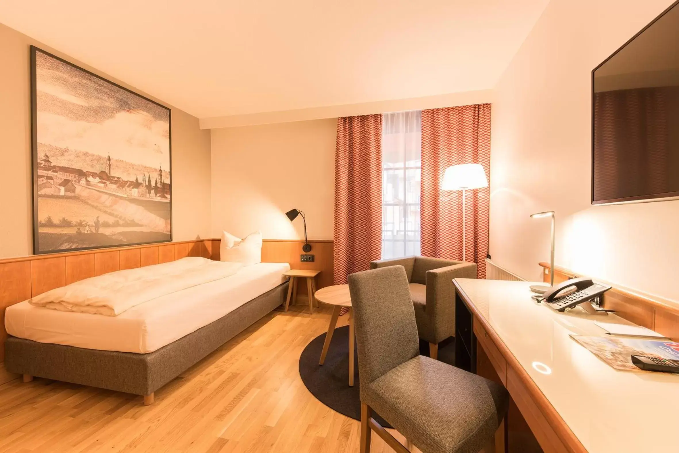 Classic Single Room in Hotel Bayerischer Hof Classic Single Room in Hotel Bayerischer Hof