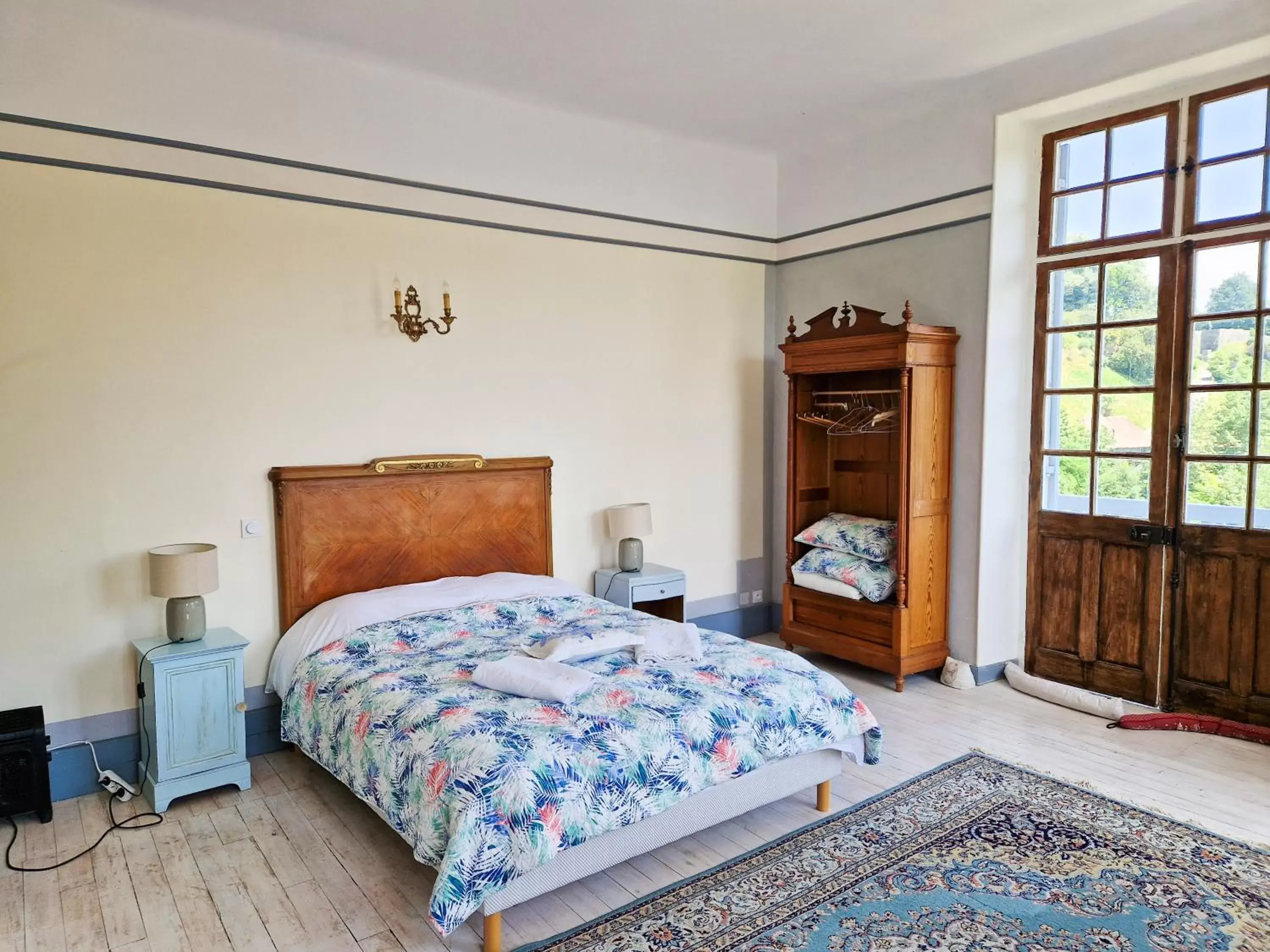 Deluxe Double Room with Balcony in Chambres du Pont de la Légende Deluxe Double Room with Balcony in Chambres du Pont de la Légende