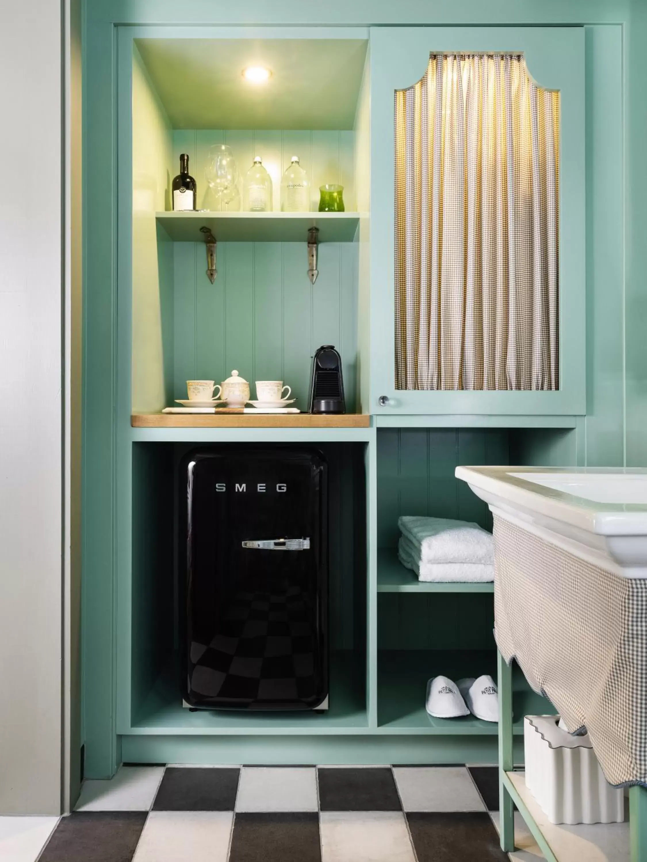 Deluxe King Room in Le Petit Pali at 8th Ave Deluxe King Room in Le Petit Pali at 8th Ave