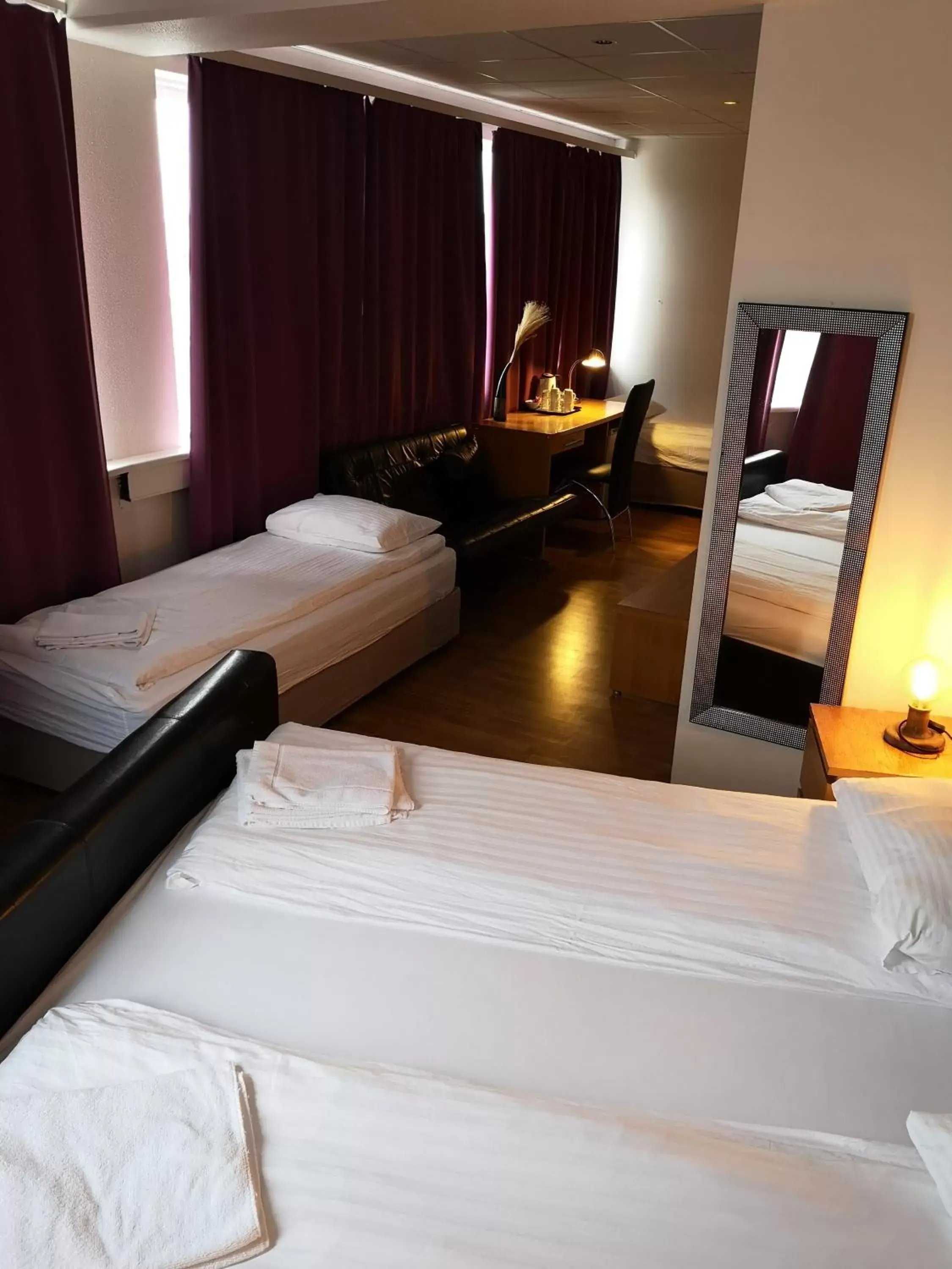 Family Room with Bathroom in 101 Guesthouse Hotel Family Room with Bathroom in 101 Guesthouse Hotel