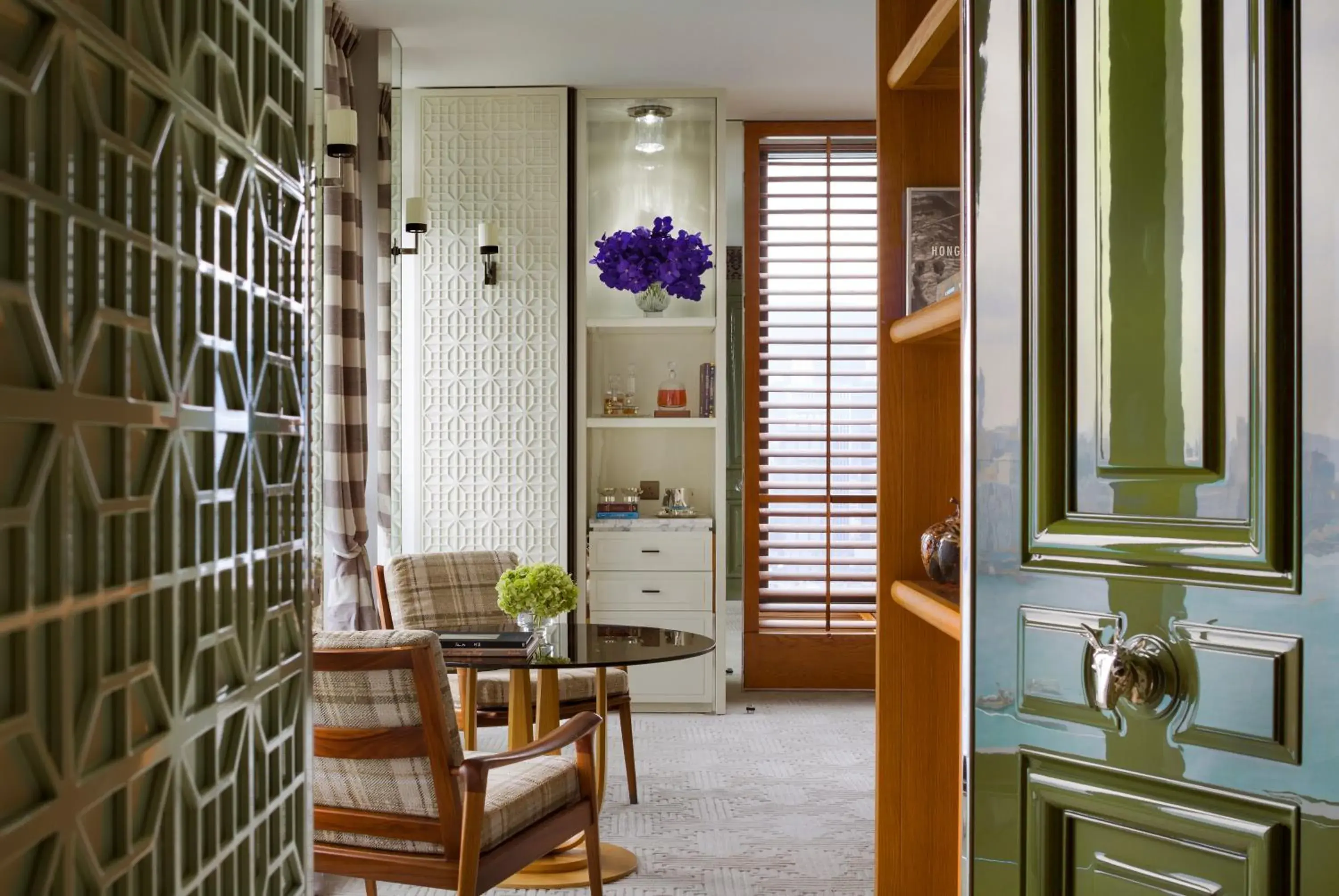 Twin Suite with Kowloon Peak View in Rosewood Hong Kong Twin Suite with Kowloon Peak View in Rosewood Hong Kong