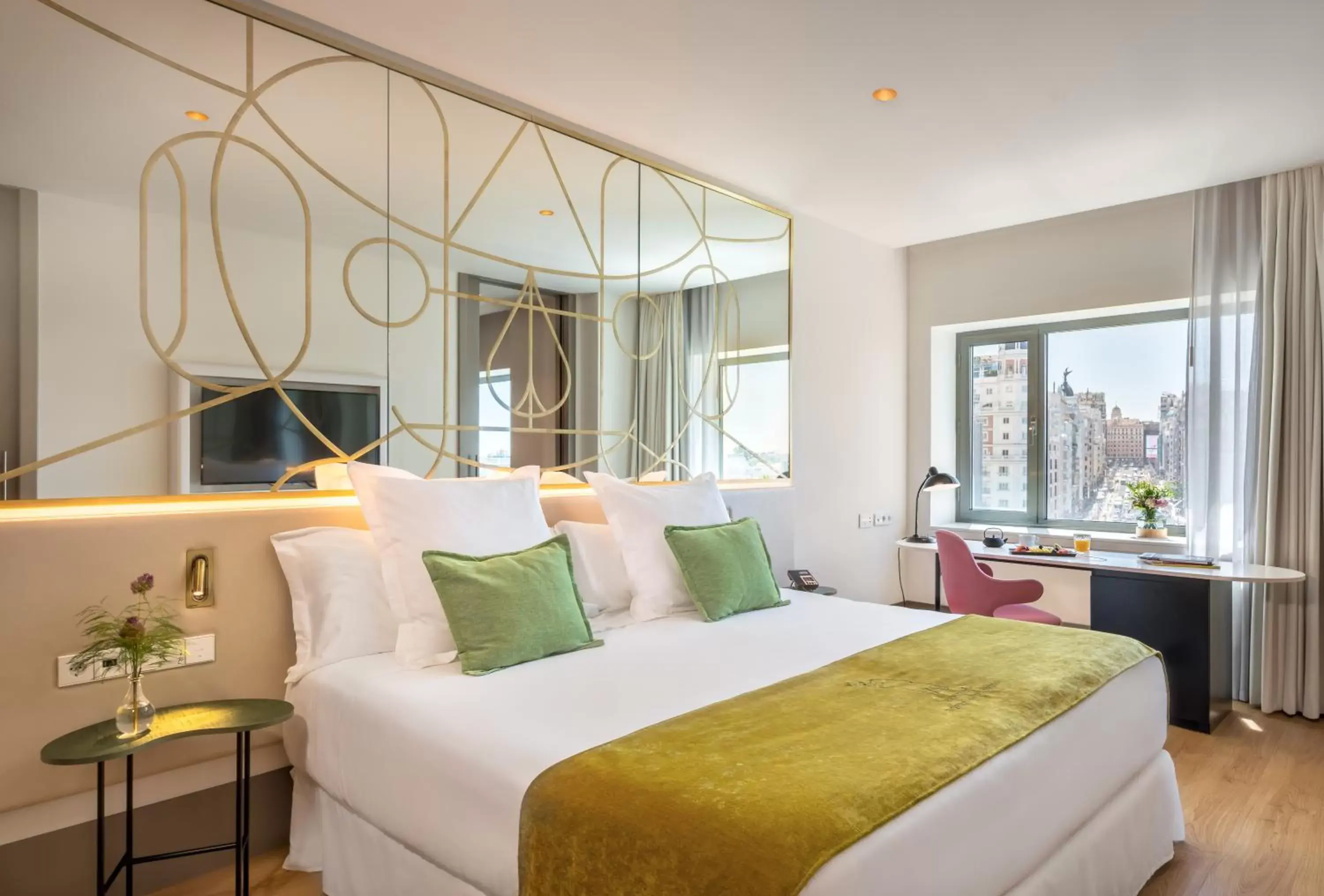 Deluxe Room with City View in Barceló Torre de Madrid Deluxe Room with City View in Barceló Torre de Madrid