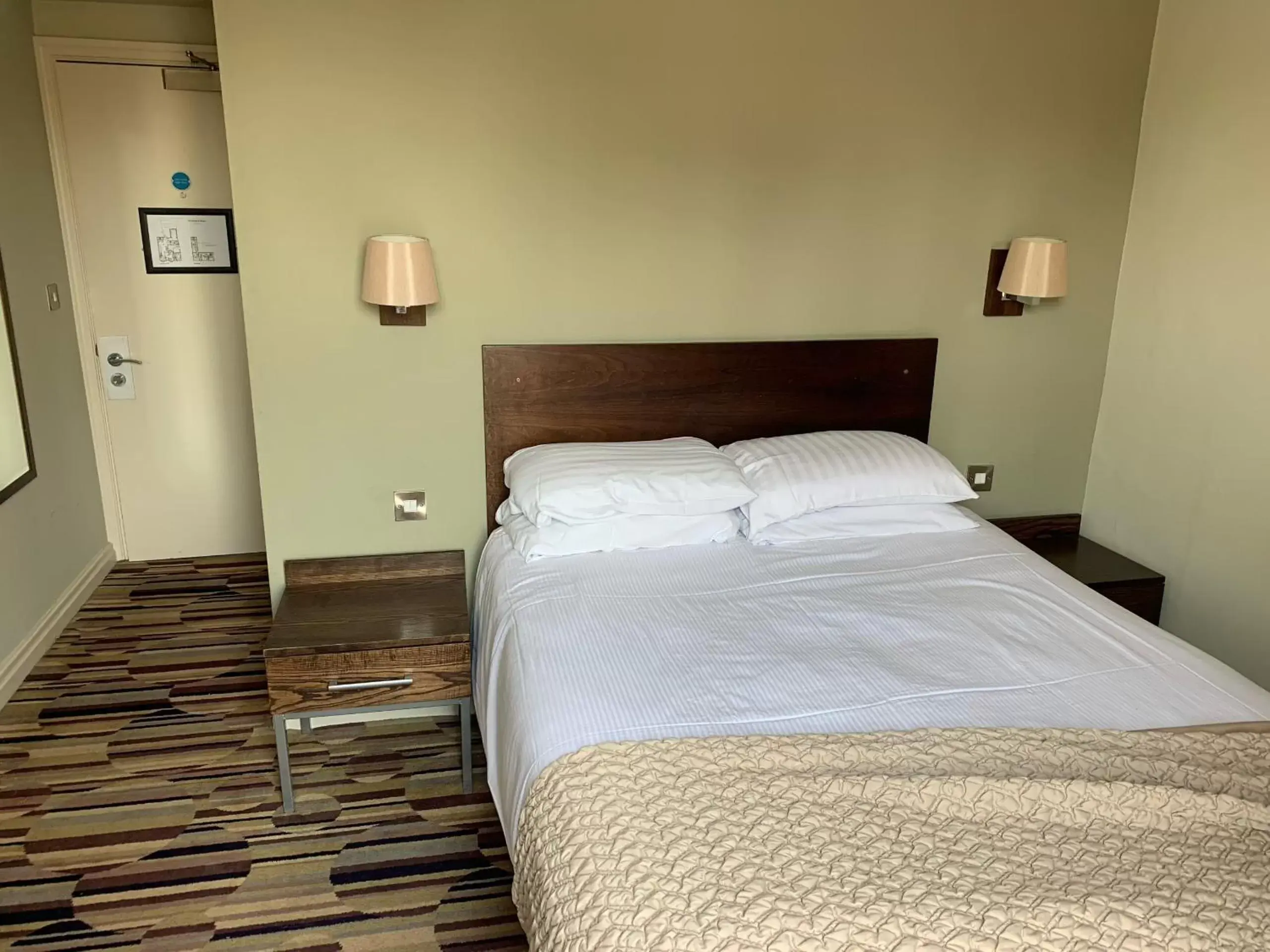 Small Double Room in George and Dragon Small Double Room in George and Dragon