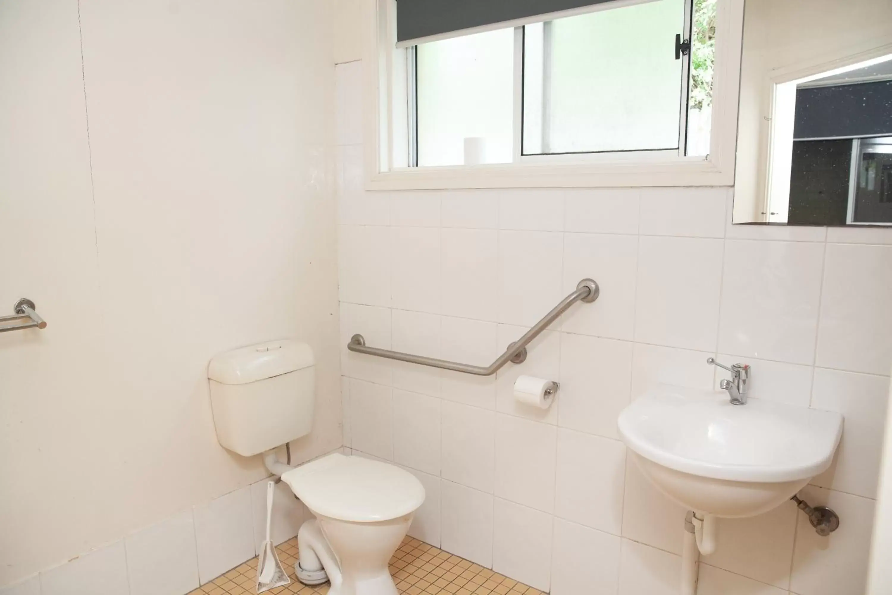 Quadruple Room with Bathroom in Royal Hotel Singleton Quadruple Room with Bathroom in Royal Hotel Singleton