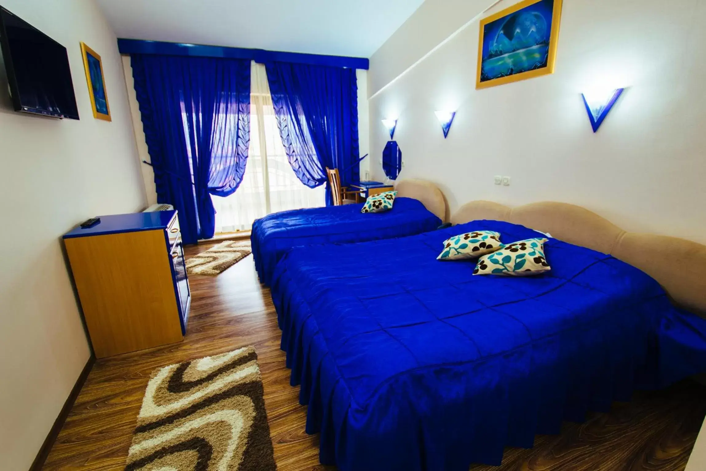 Standard Triple Room with Balcony in Hotel Kristal Palas Standard Triple Room with Balcony in Hotel Kristal Palas