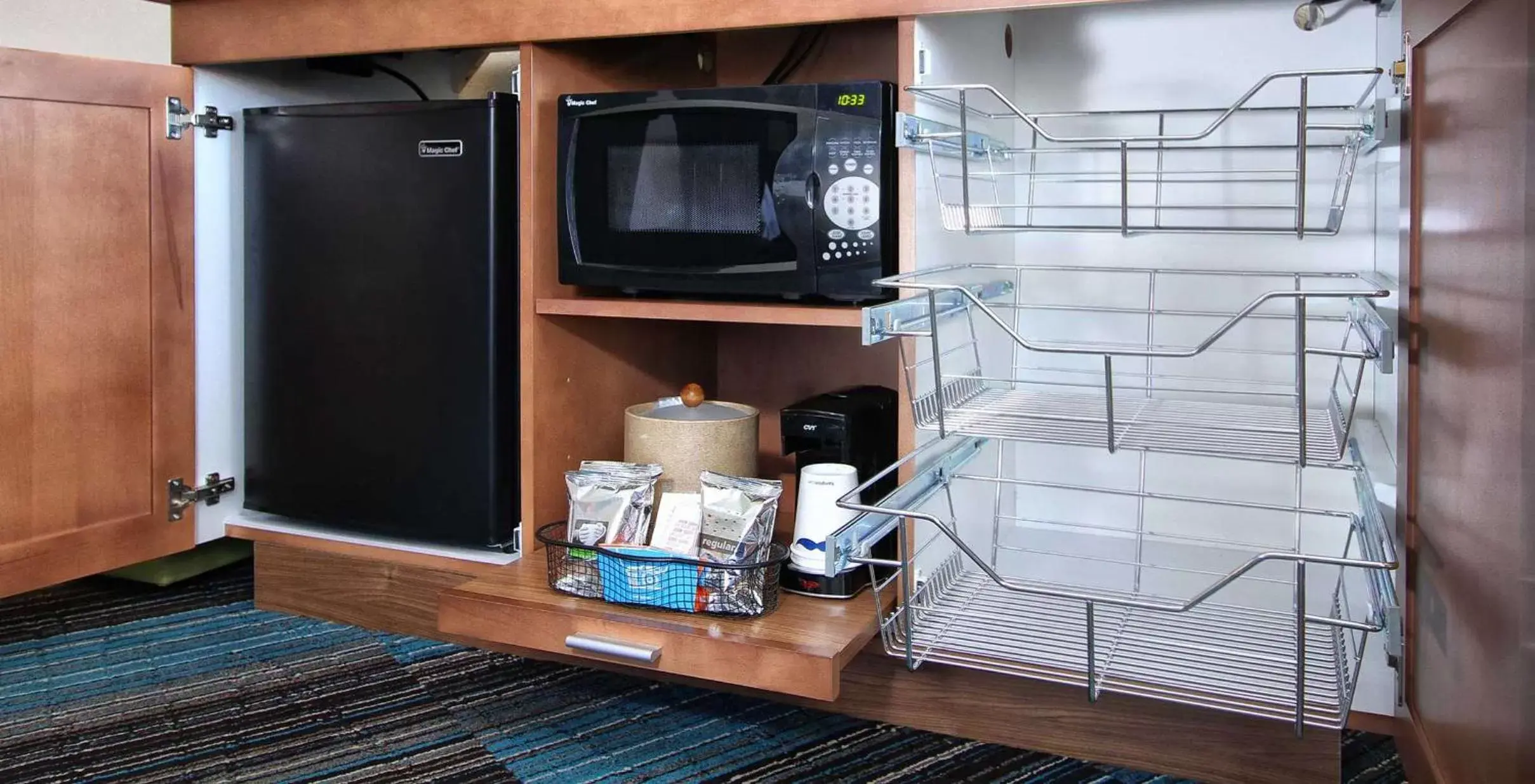 One King Roll In Shower - Non Smoking in Hampton Inn Tucson-Airport One King Roll In Shower - Non Smoking in Hampton Inn Tucson-Airport