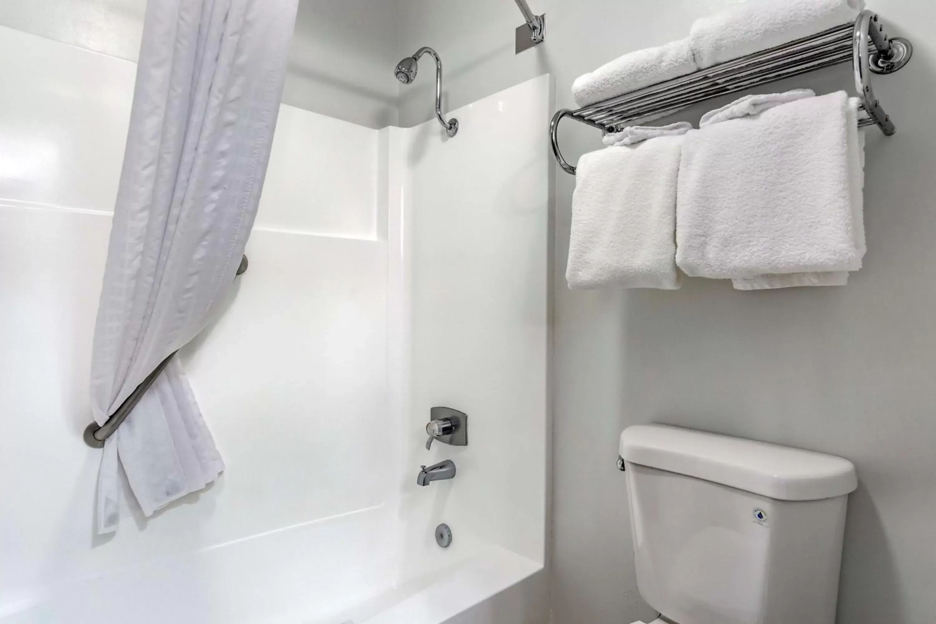 Queen Room with Two Queen Beds and Mobility Accessible Tub - Non-Smoking in Best Western PLUS Lake Front Hotel Queen Room with Two Queen Beds and Mobility Accessible Tub - Non-Smoking in Best Western PLUS Lake Front Hotel