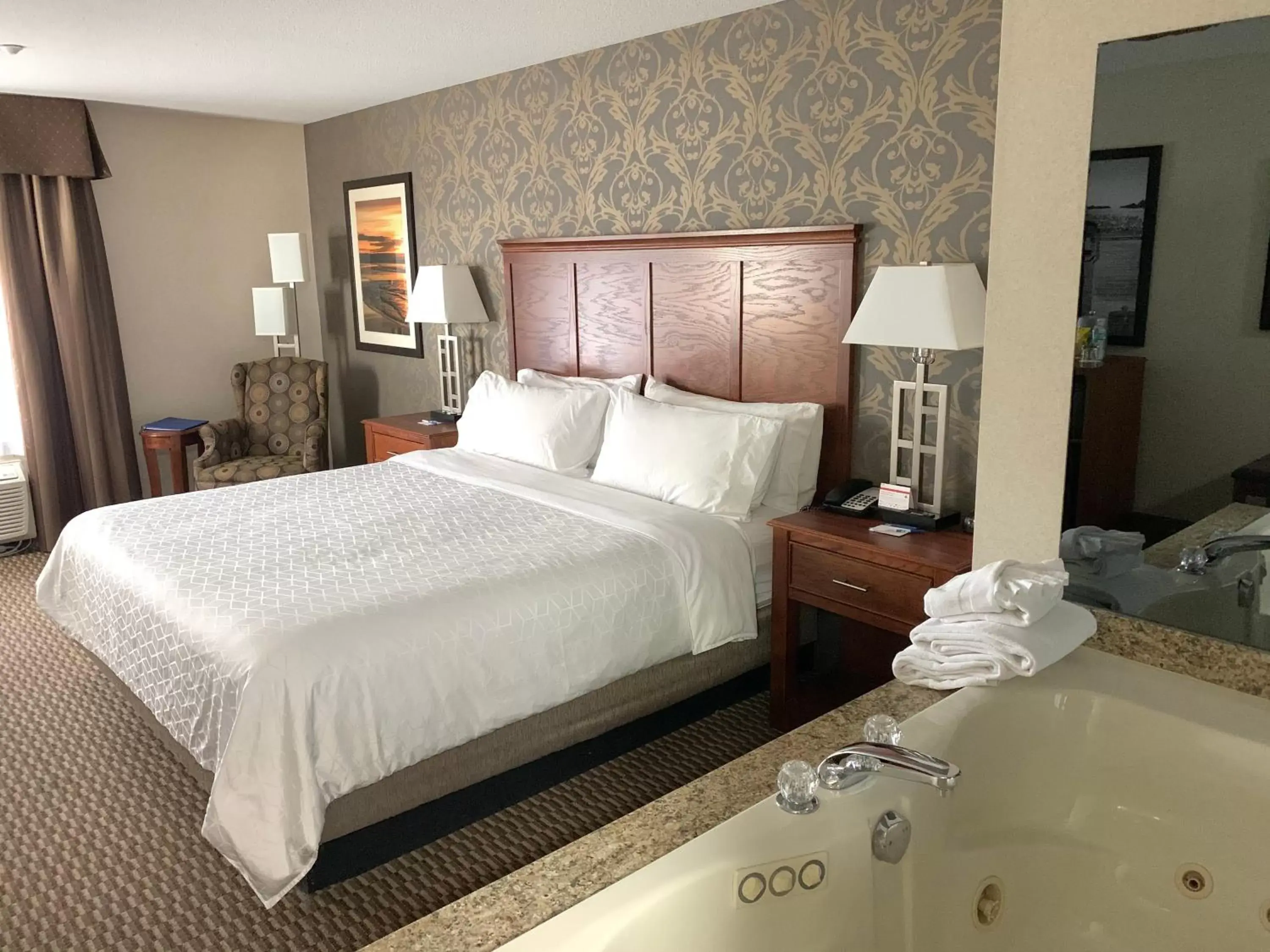 King Room - Non-Smoking in Holiday Inn Express Holland by IHG King Room - Non-Smoking in Holiday Inn Express Holland by IHG