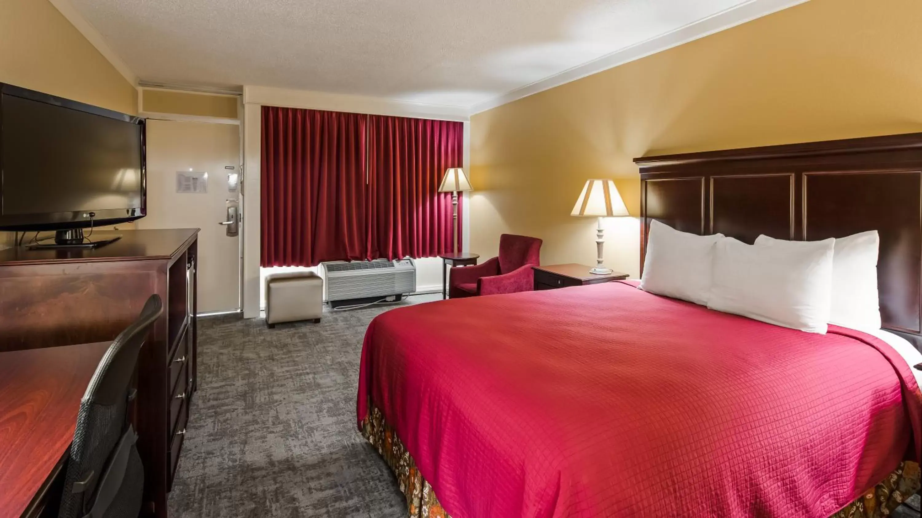 Standard Queen Room in Osage Creek Lodge Standard Queen Room in Osage Creek Lodge