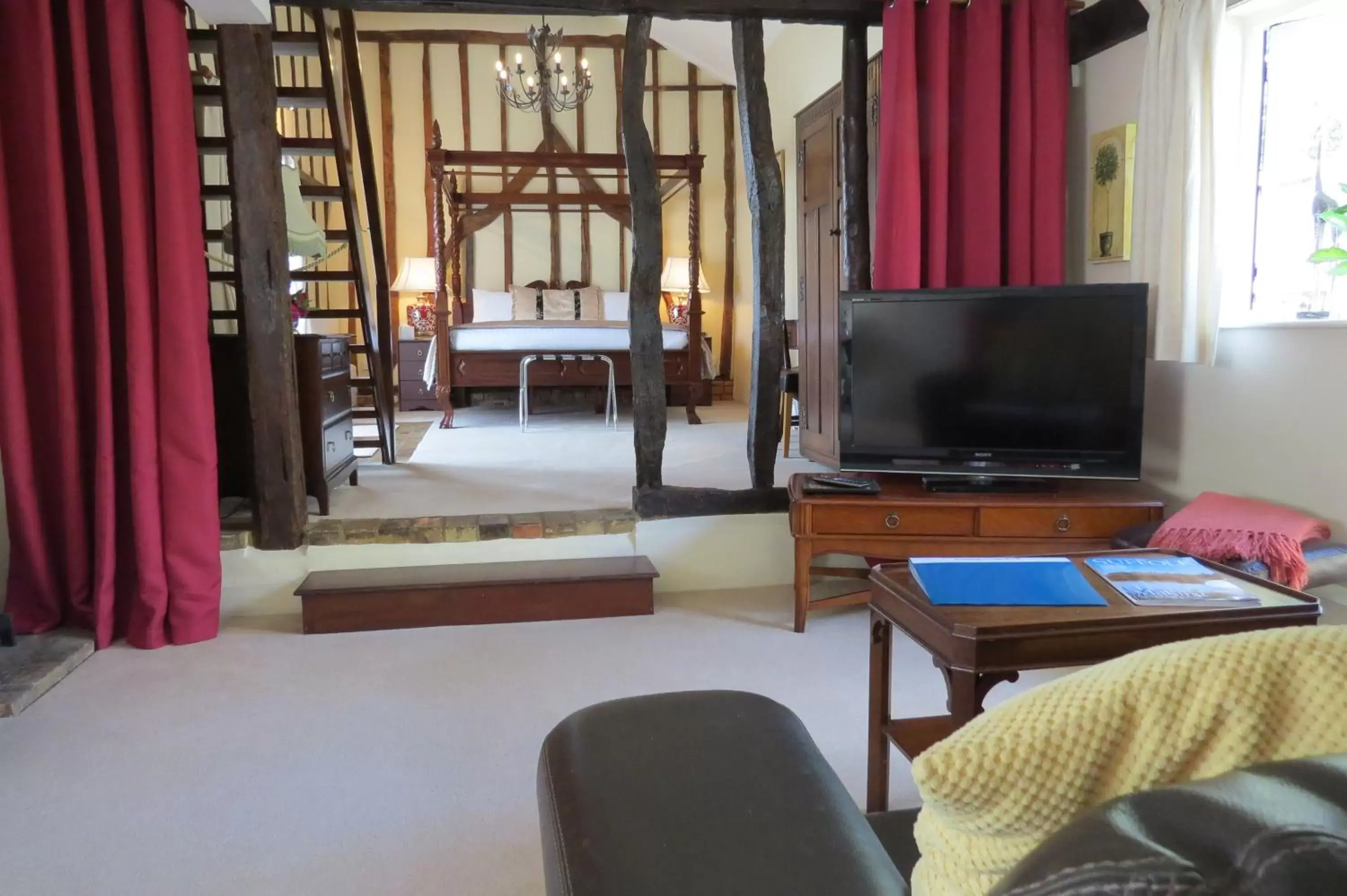 Deluxe Suite in The Greyhound - Historic former Inn Deluxe Suite in The Greyhound - Historic former Inn