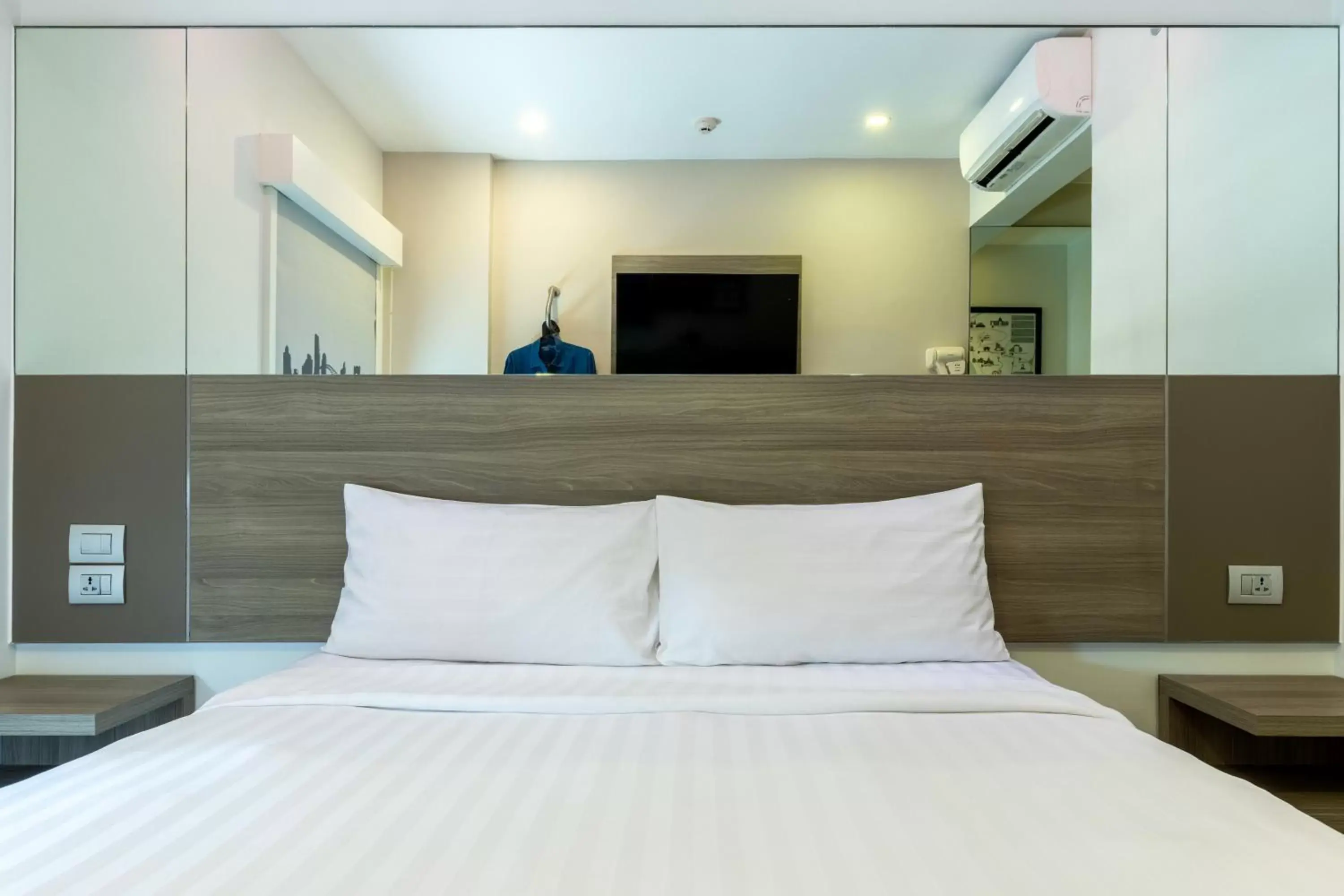 Standard Double Room in Red Planet Bangkok Surawong Standard Double Room in Red Planet Bangkok Surawong