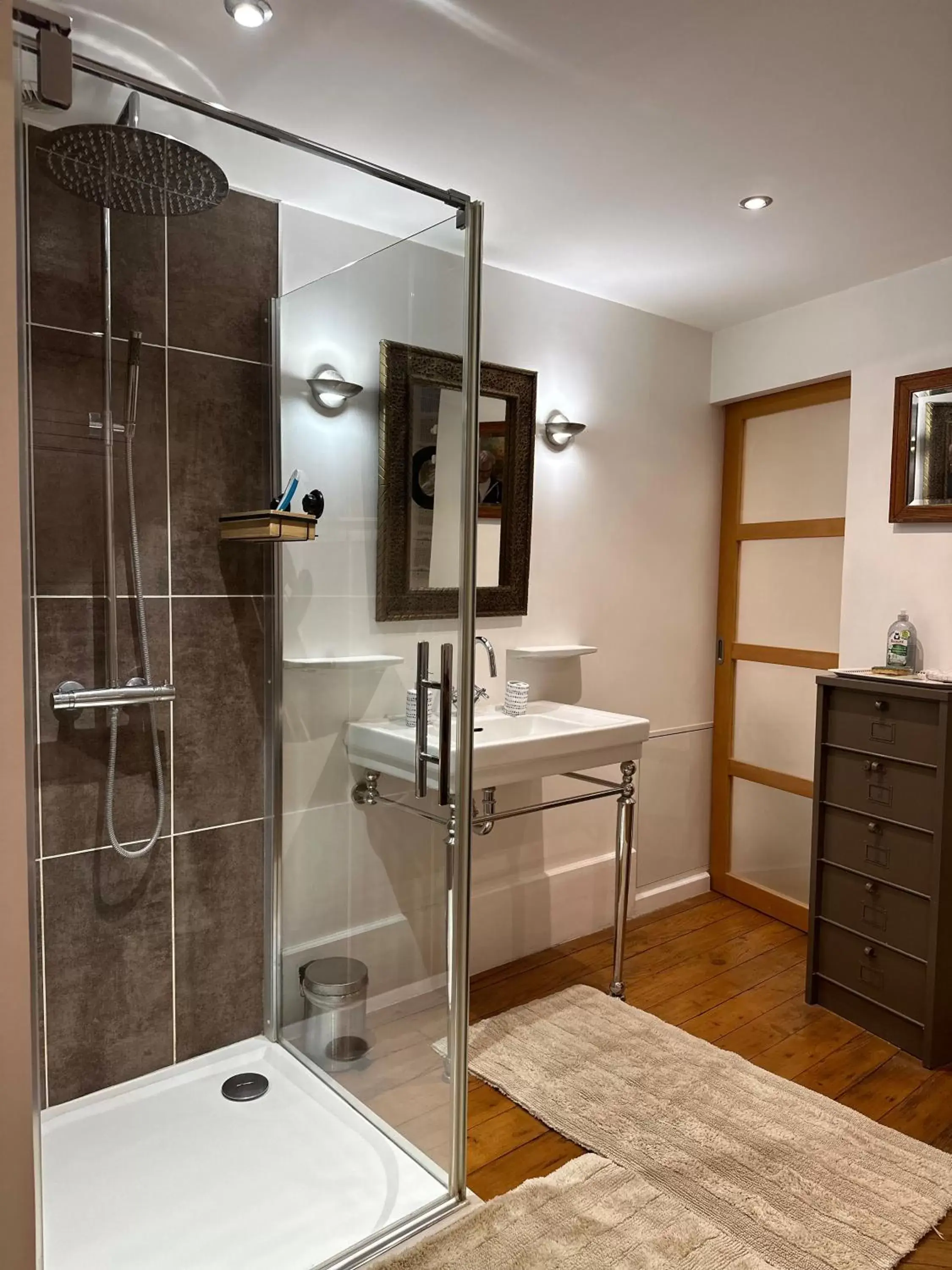 Chambre de charme au coeur du vieux Valence - Confort & Calme Chambre de charme au coeur du vieux Valence - Confort & Calme